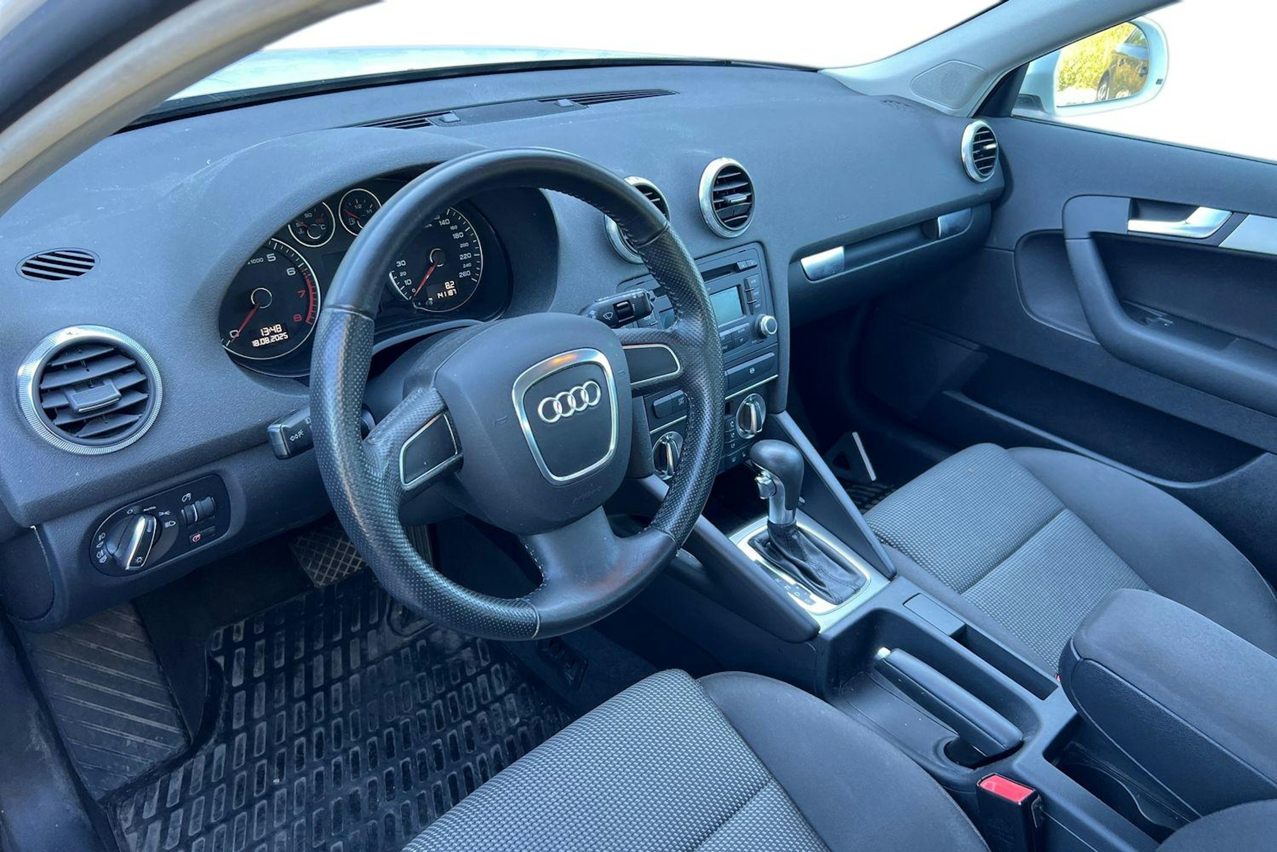 valkoinen Audi A3 2009 kuva 3.