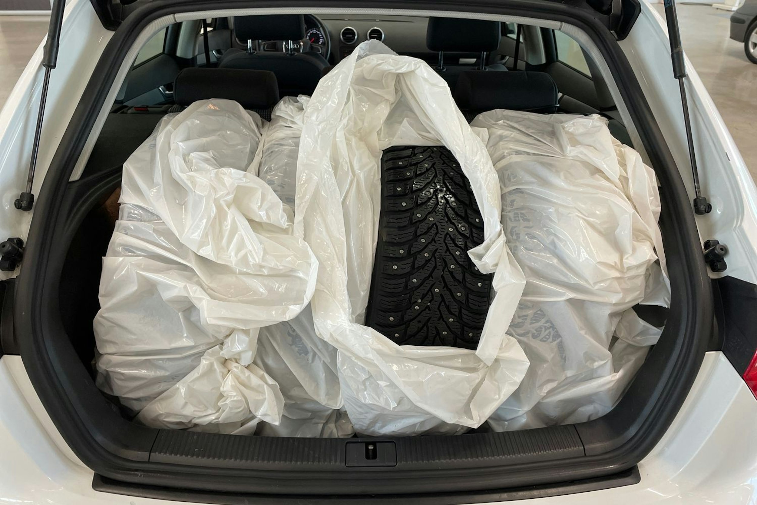 valkoinen Audi A3 2009 kuva 14.