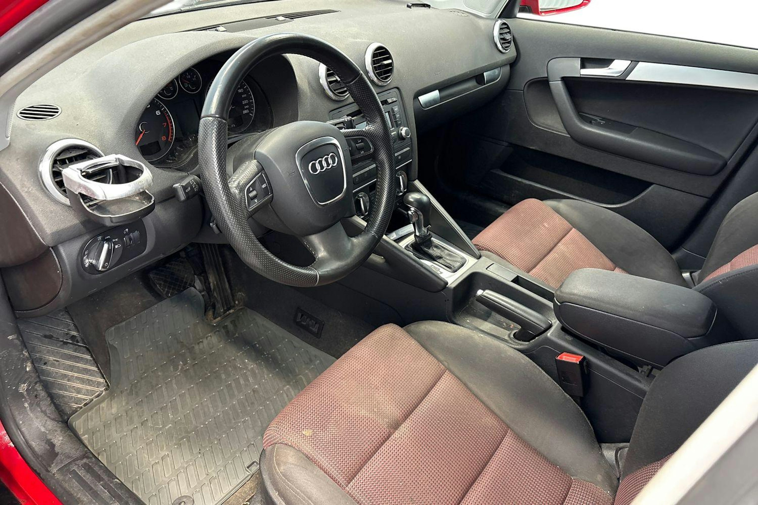 Punainen Audi A3 2009 kuva 10.