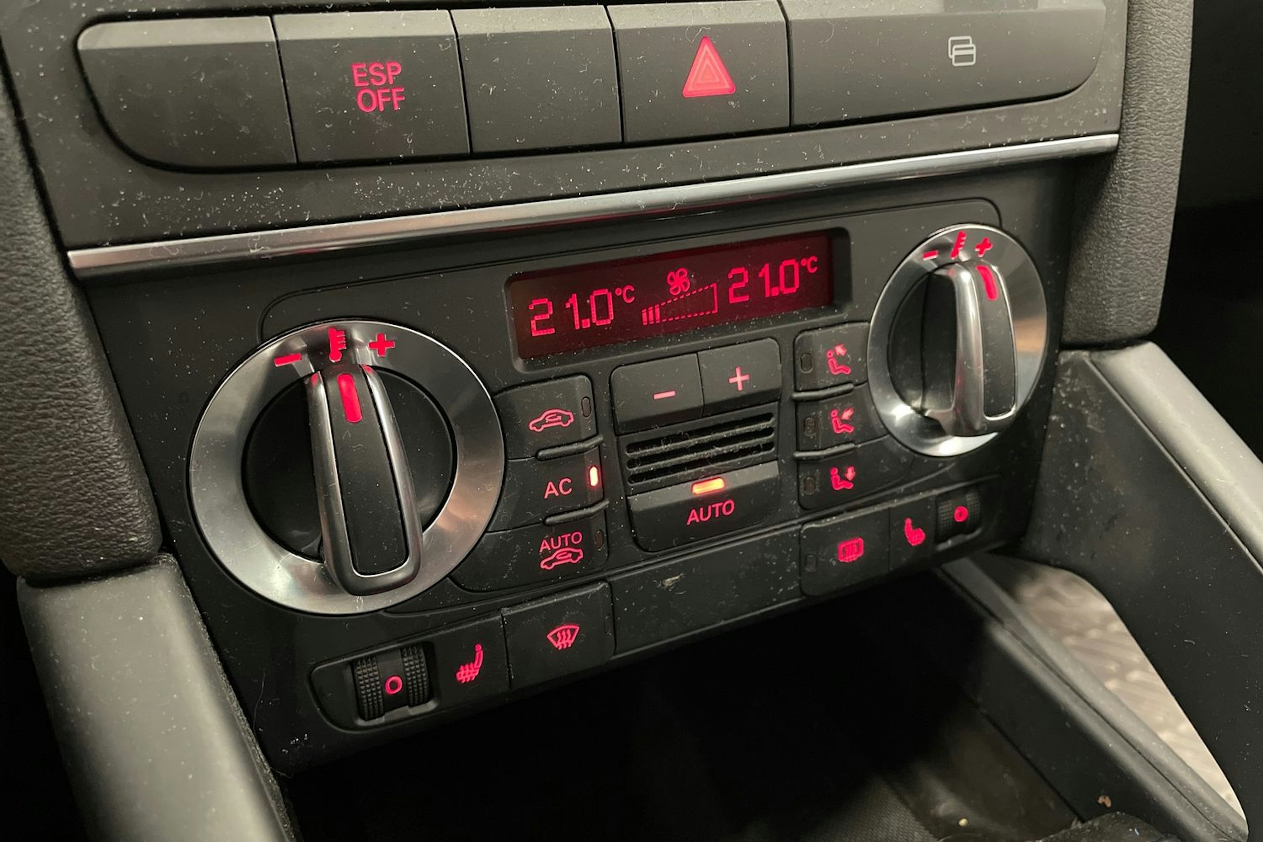 punainen Audi A3 2009 kuva 19.