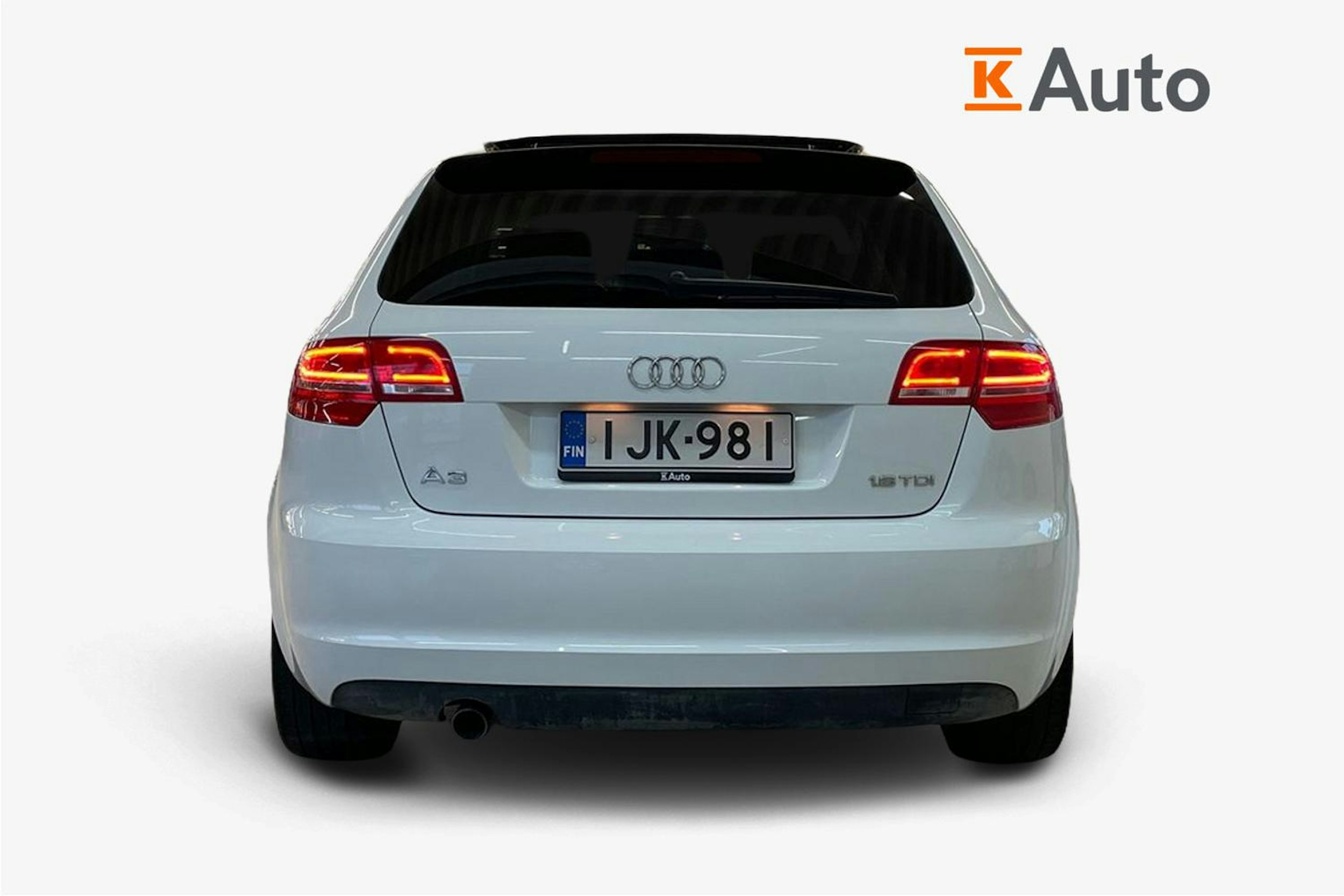 valkoinen Audi A3 2010 kuva 3.