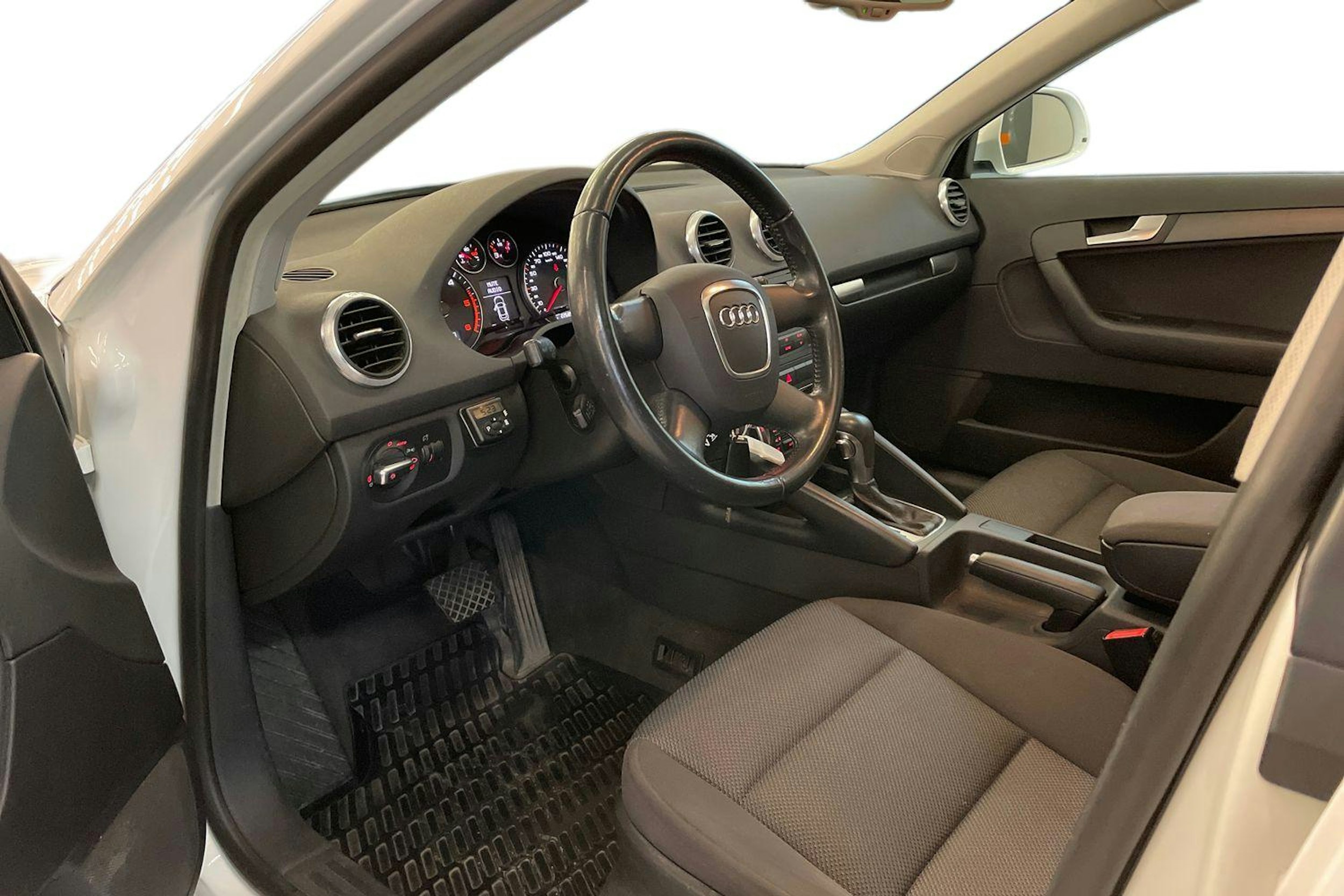 valkoinen Audi A3 2010 kuva 7.