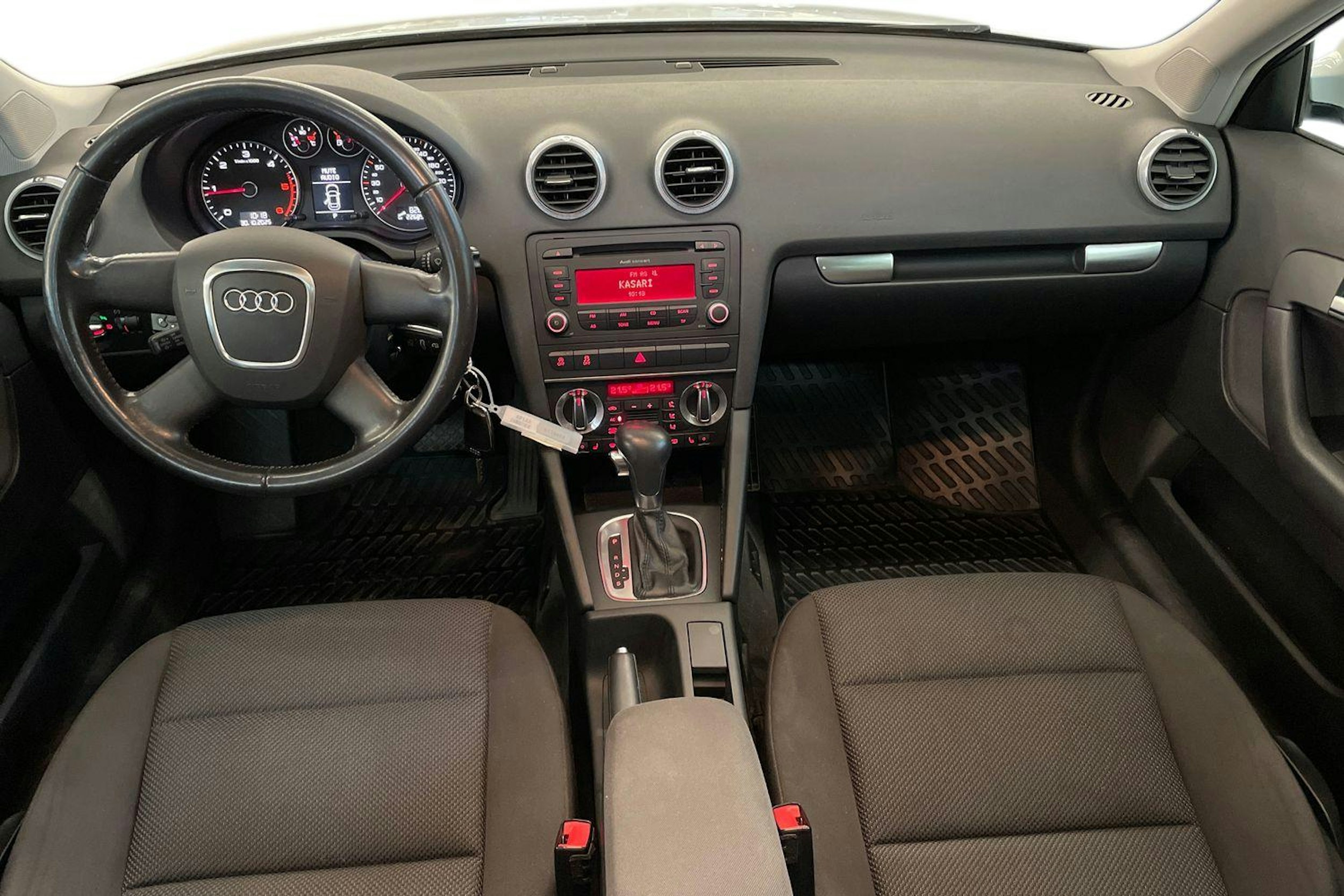 valkoinen Audi A3 2010 kuva 9.