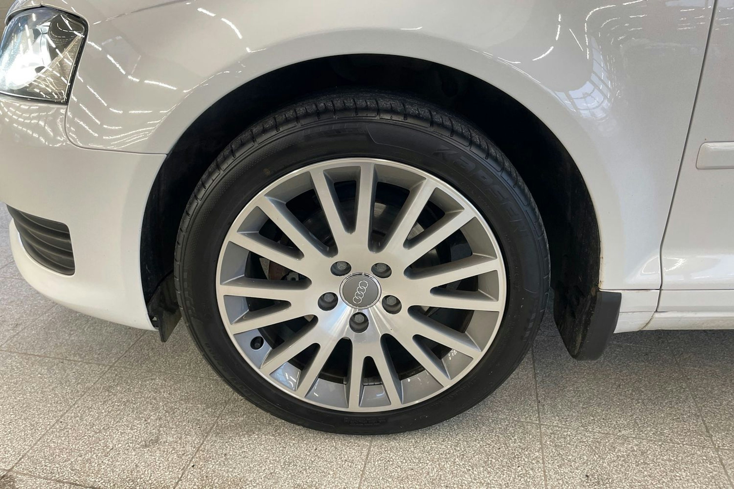 valkoinen Audi A3 2010 kuva 11.