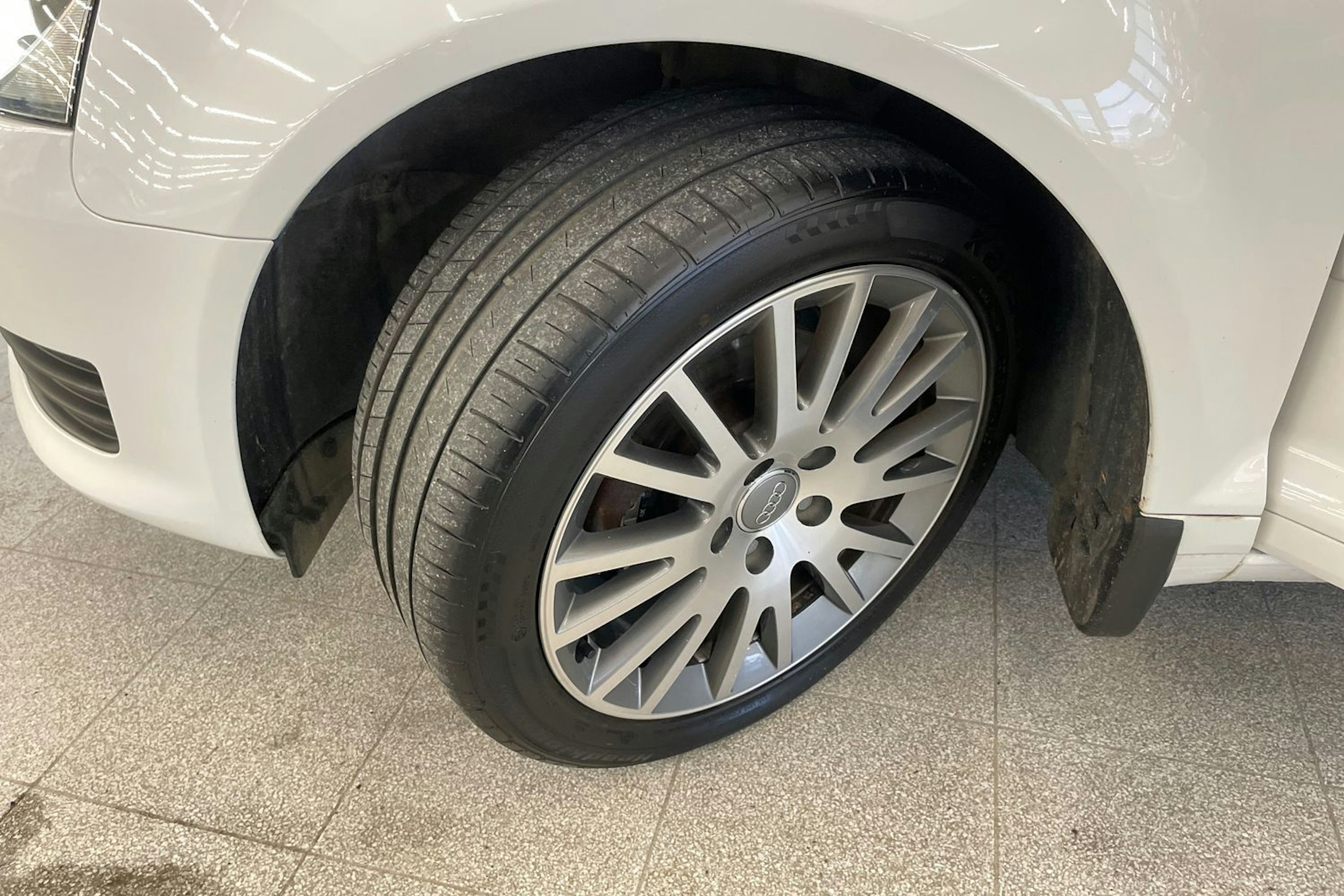 valkoinen Audi A3 2010 kuva 13.