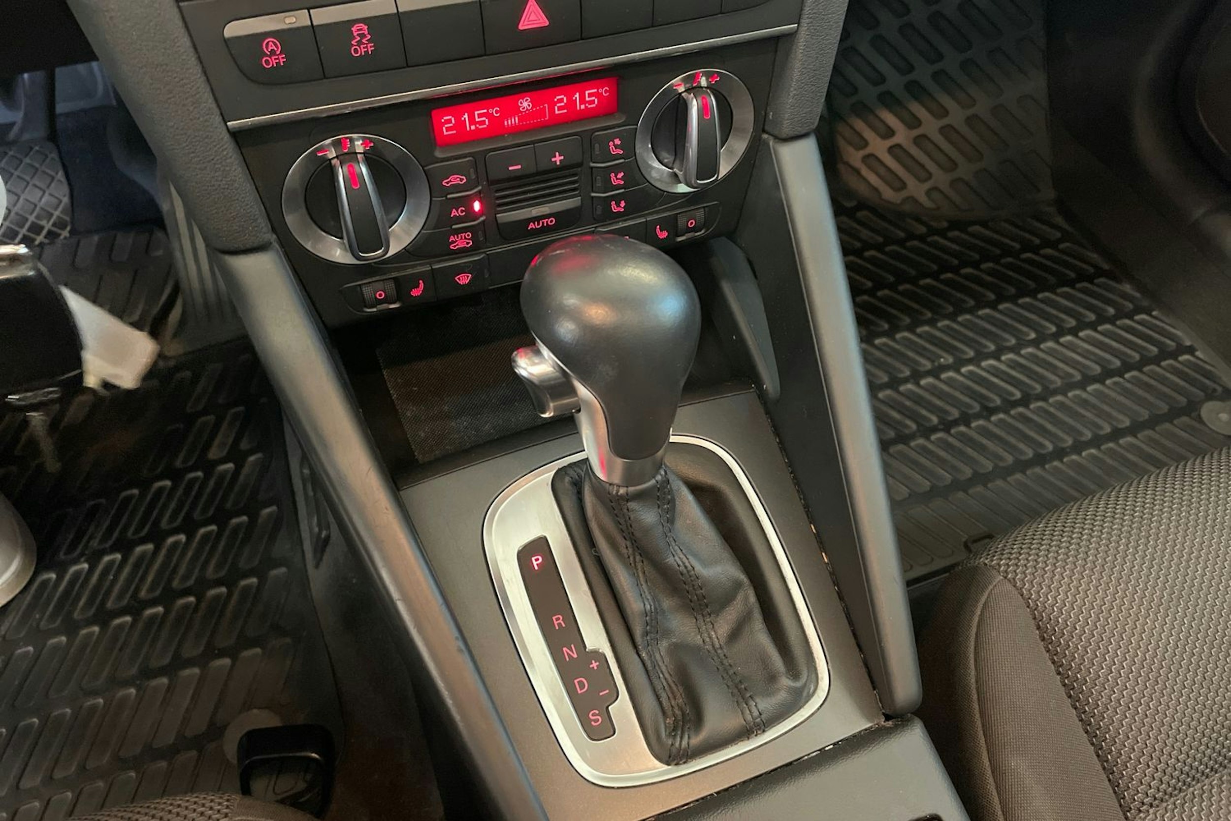 valkoinen Audi A3 2010 kuva 16.