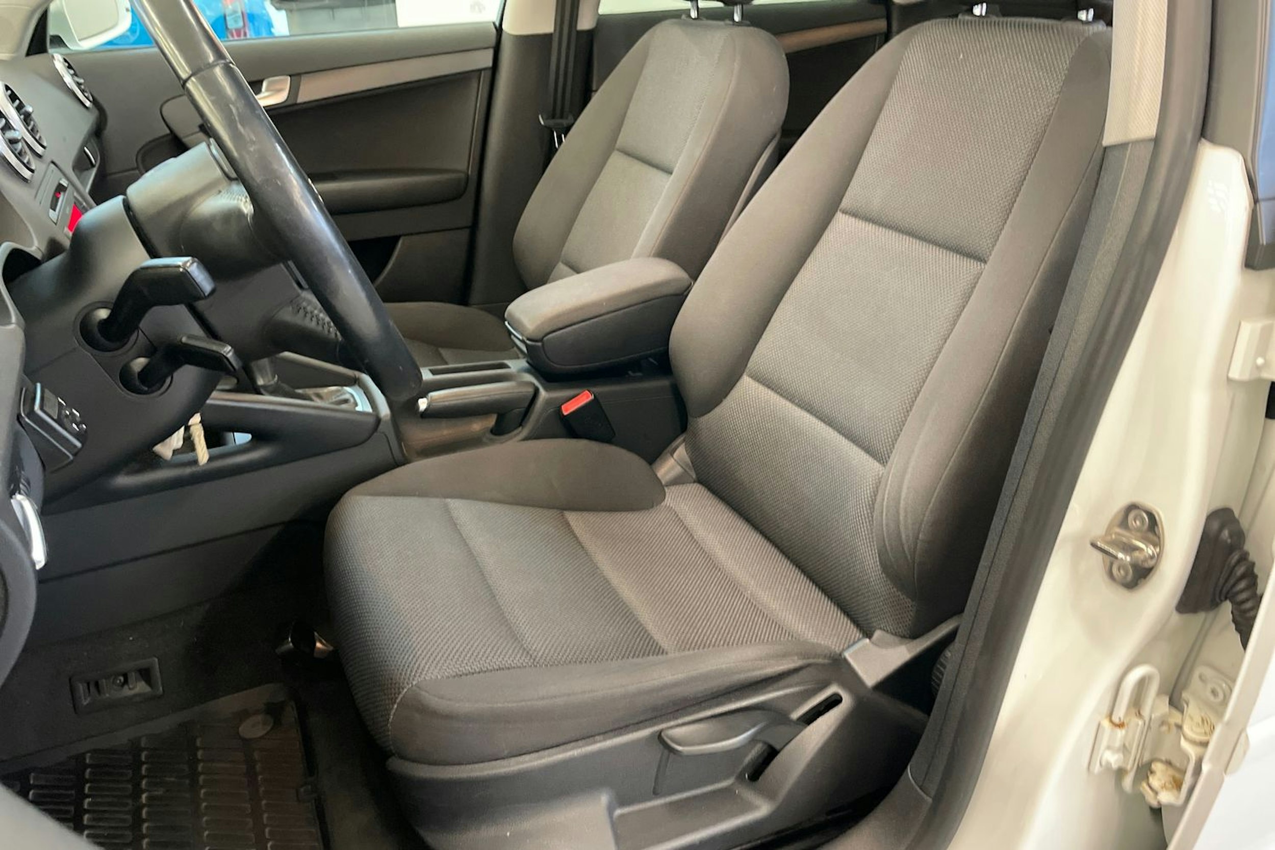 valkoinen Audi A3 2010 kuva 18.