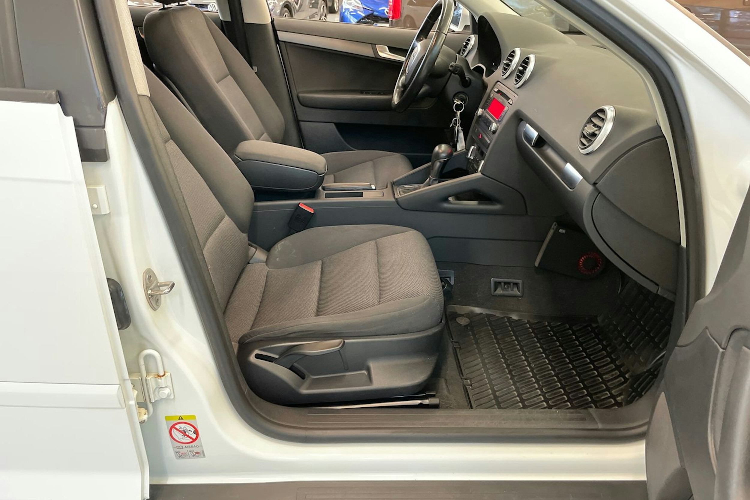 valkoinen Audi A3 2010 kuva 21.