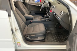 valkoinen Audi A3 2010 kuva 21.