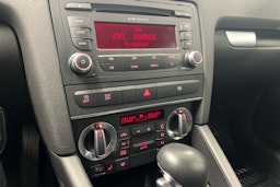 valkoinen Audi A3 2010 kuva 14.