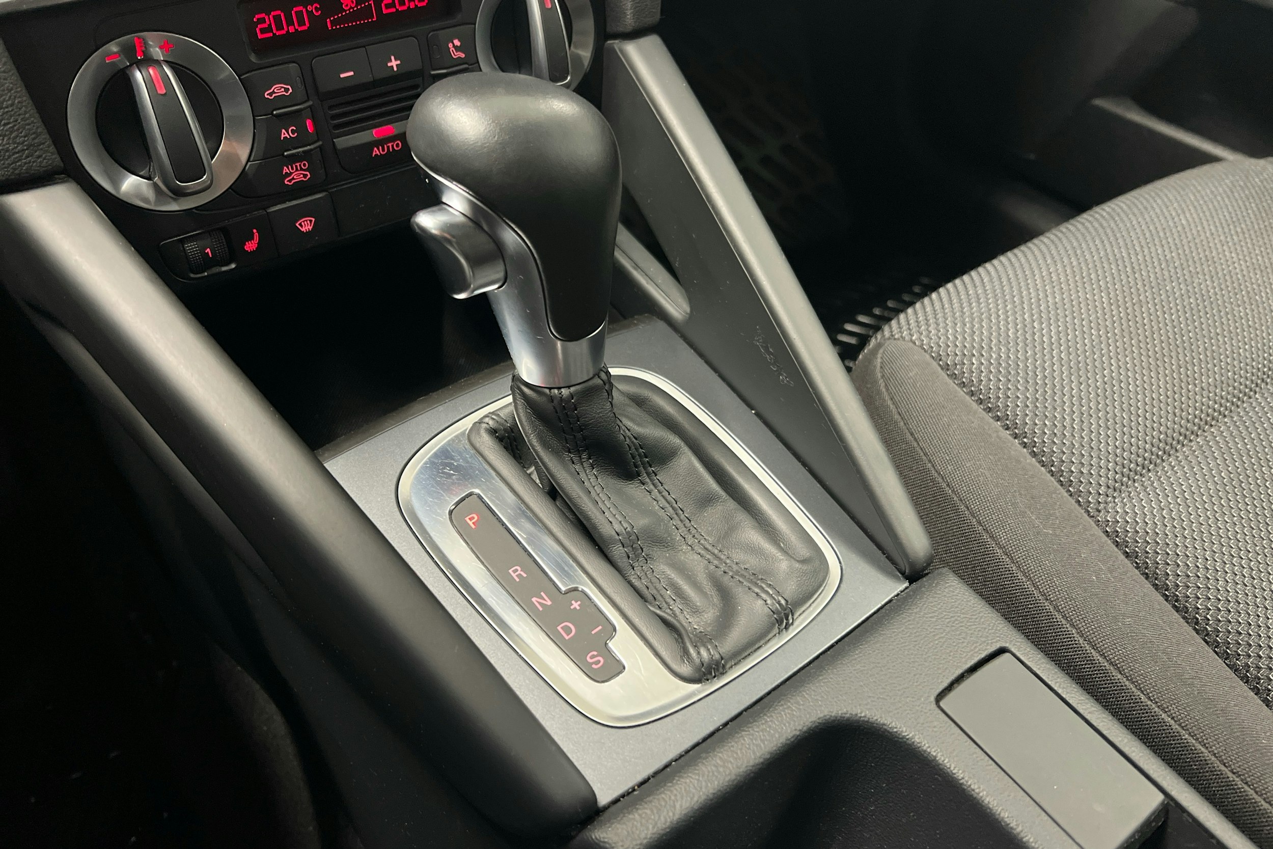 valkoinen Audi A3 2010 kuva 15.