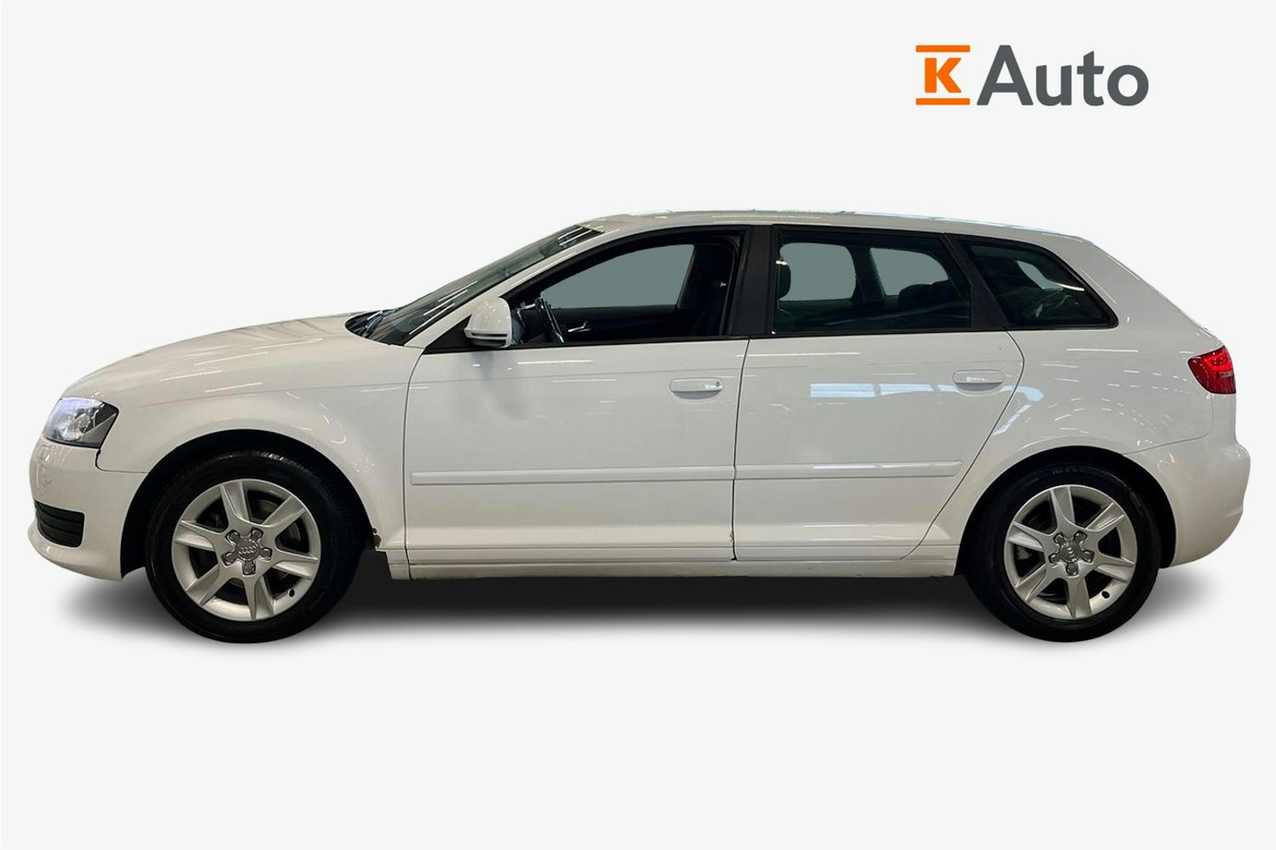 valkoinen Audi A3 2010 kuva 6.