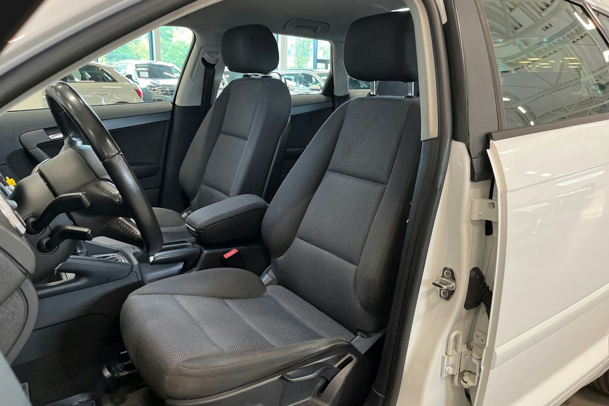 valkoinen Audi A3 2010 kuva 14.