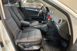 valkoinen Audi A3 2010 kuva 15.
