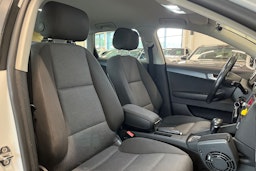 valkoinen Audi A3 2010 kuva 16.