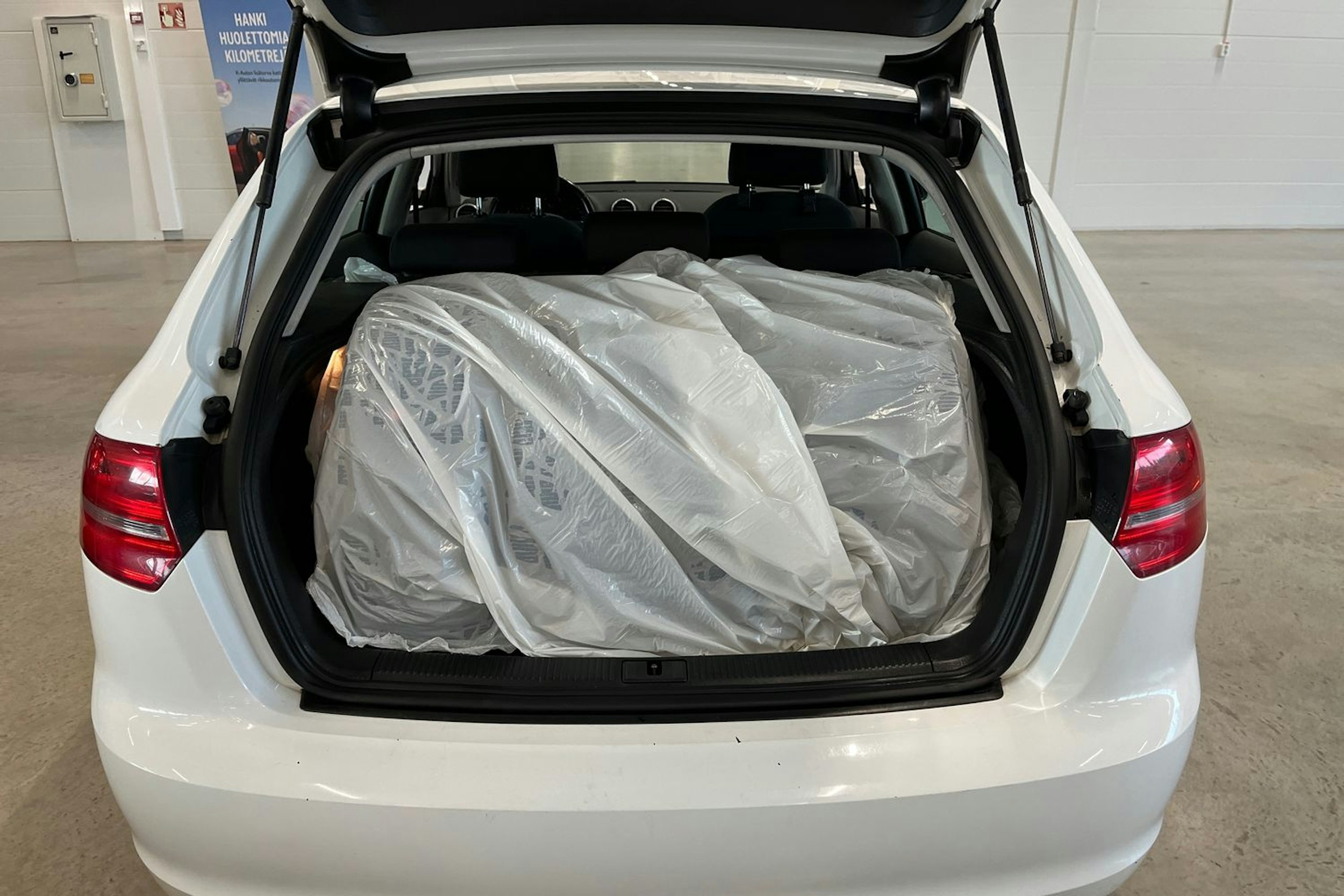 valkoinen Audi A3 2010 kuva 24.