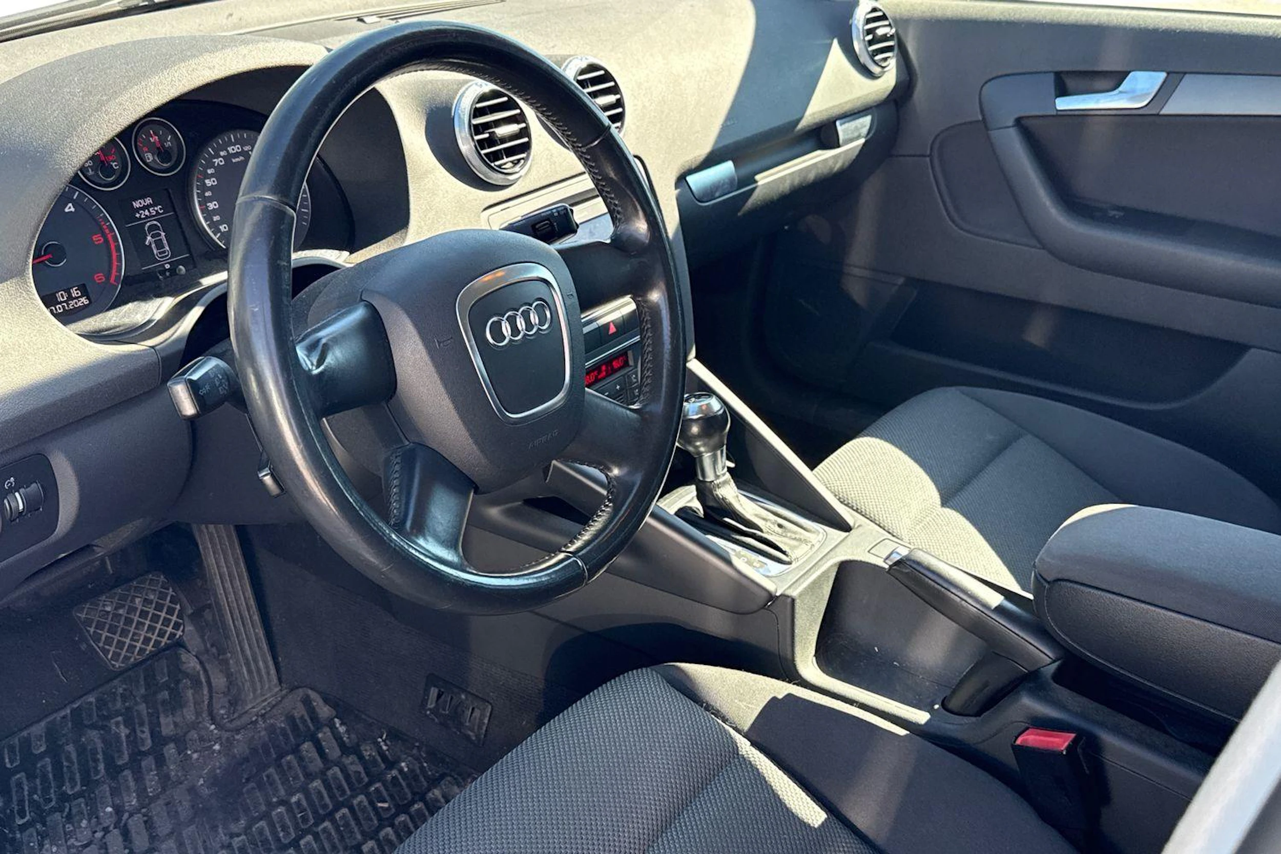 valkoinen Audi A3 2010 kuva 3.