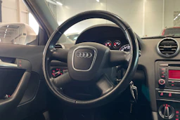 valkoinen Audi A3 2011 kuva 12.
