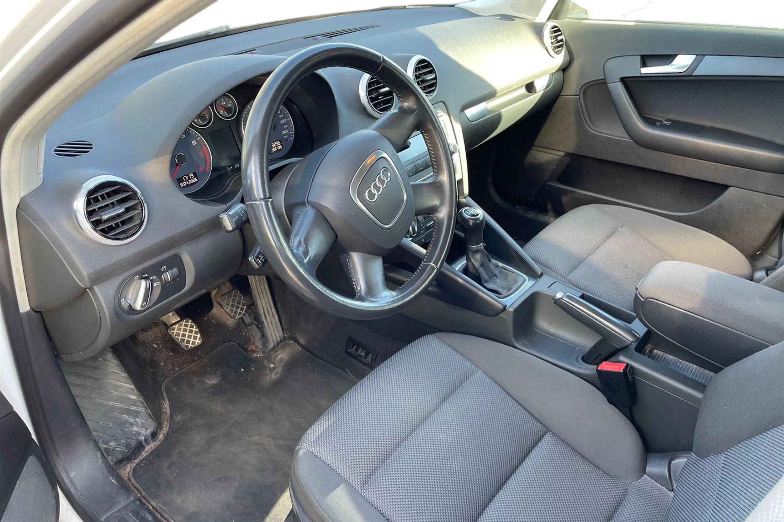 valkoinen Audi A3 2011 kuva 3.