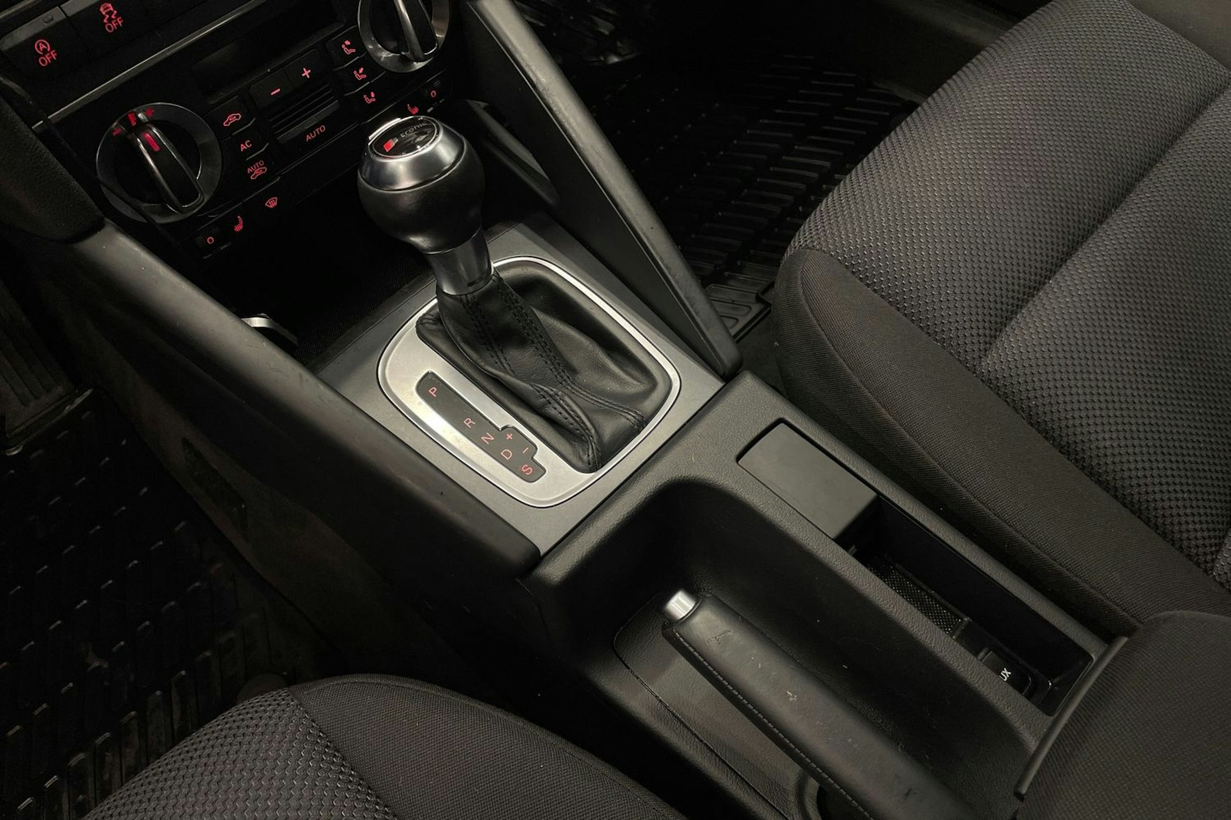 Musta Audi A3 2011 kuva 17.