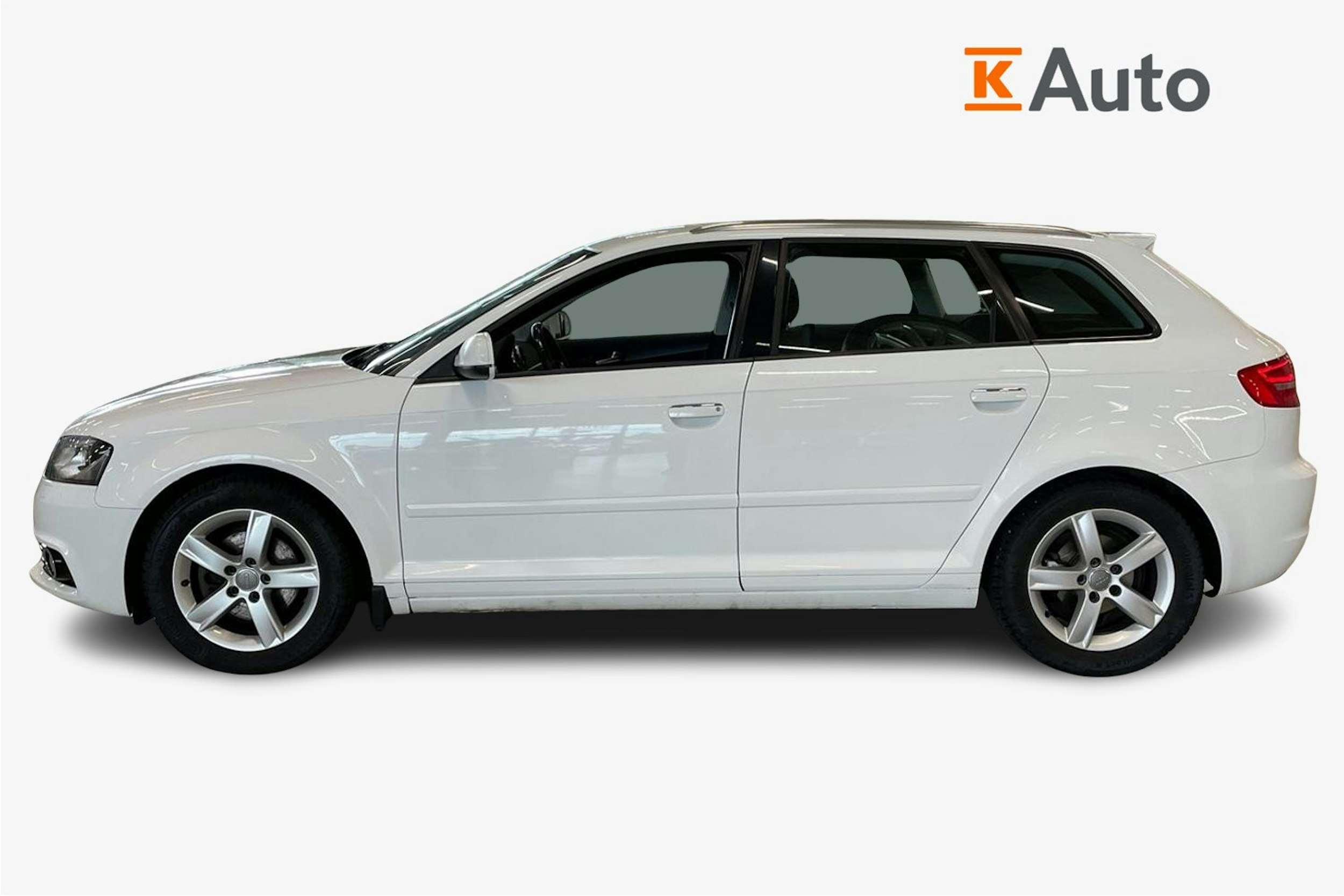 valkoinen Audi A3 2011 kuva 6.