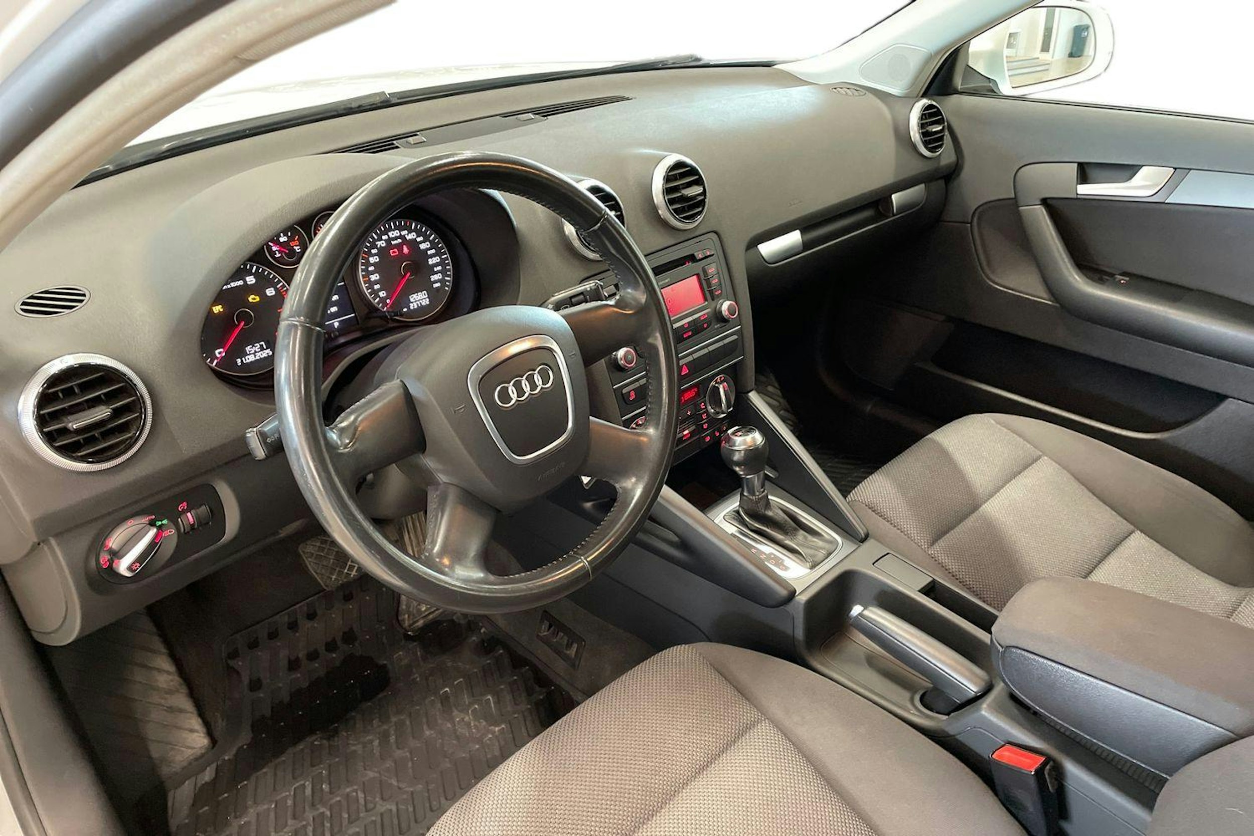 valkoinen Audi A3 2011 kuva 7.