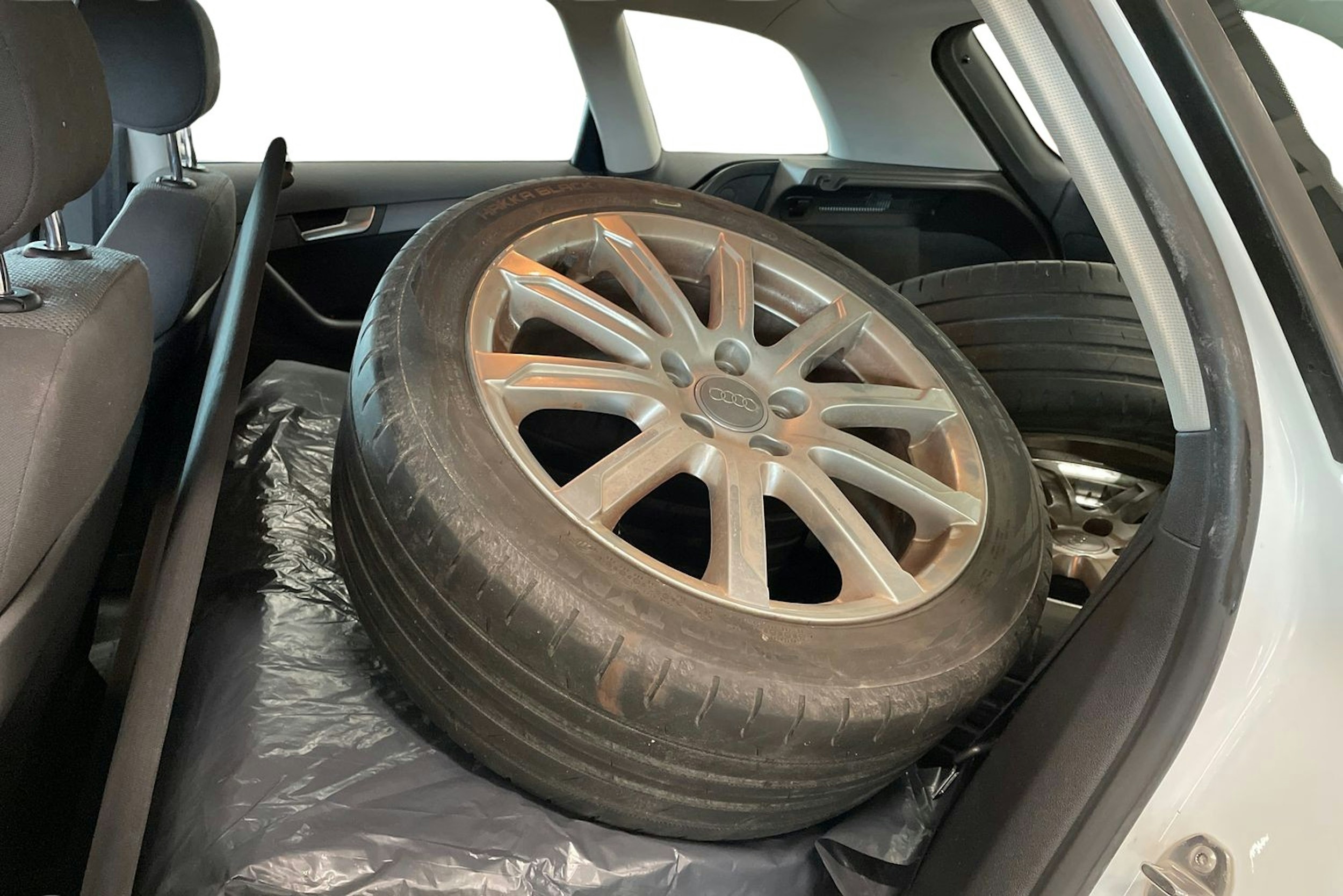 valkoinen Audi A3 2011 kuva 10.