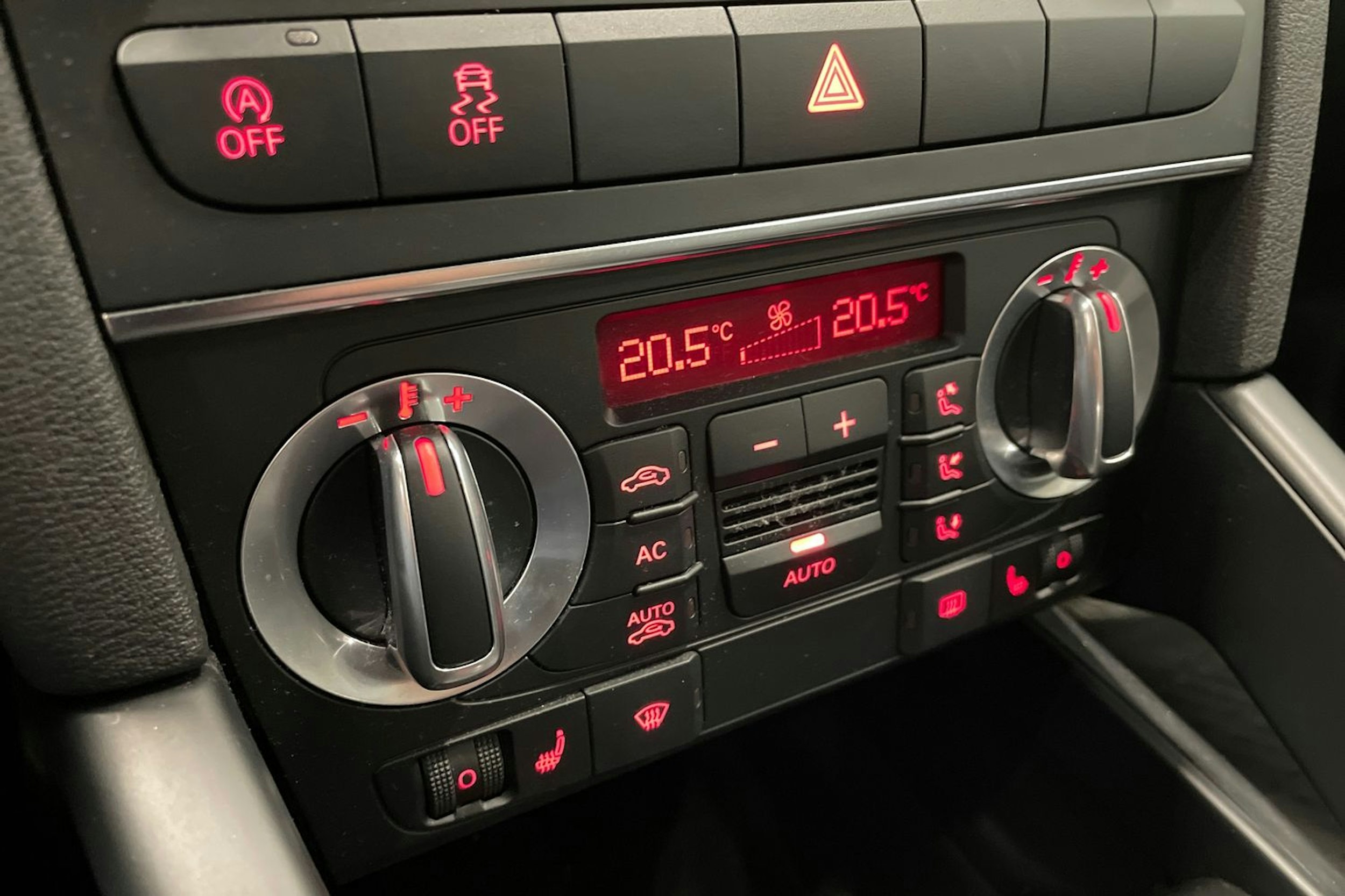valkoinen Audi A3 2011 kuva 18.