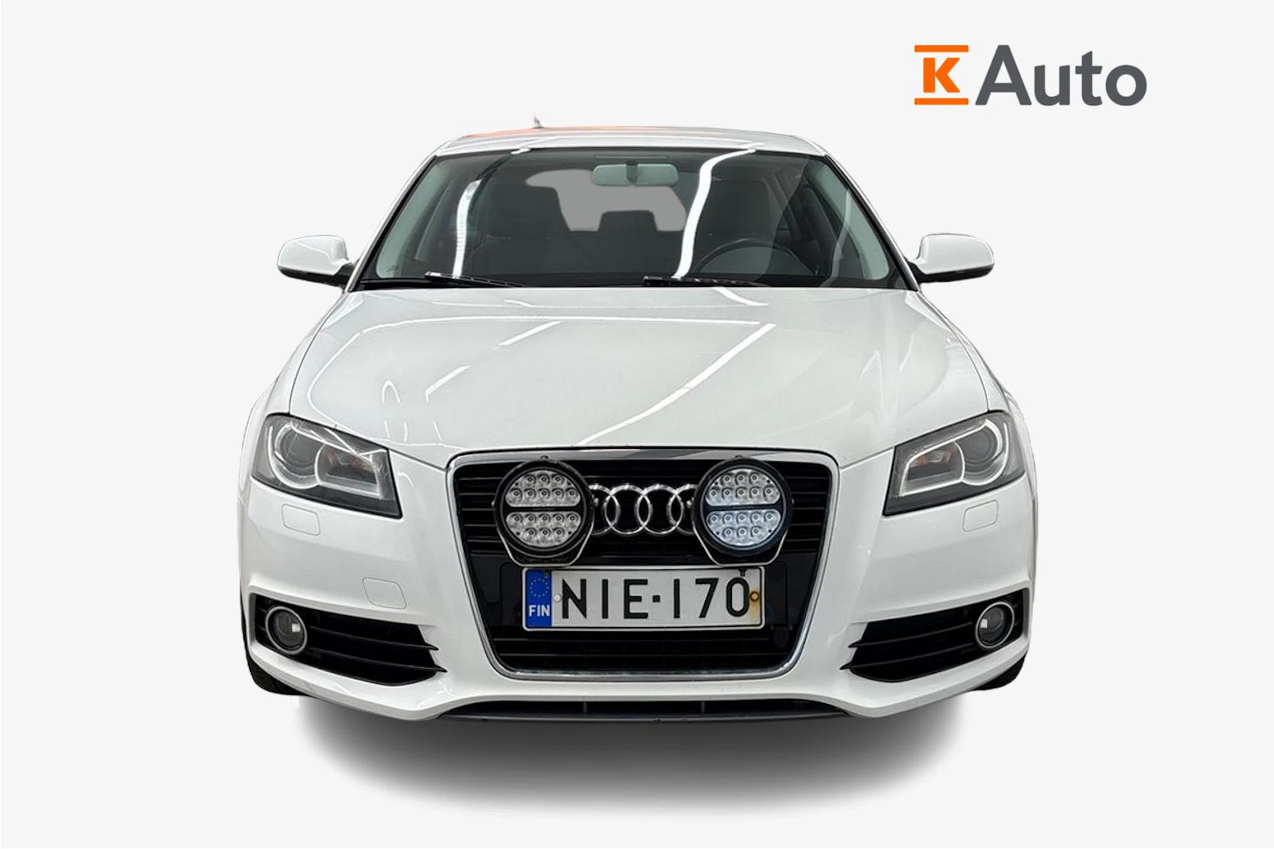 valkoinen Audi A3 2011 kuva 4.