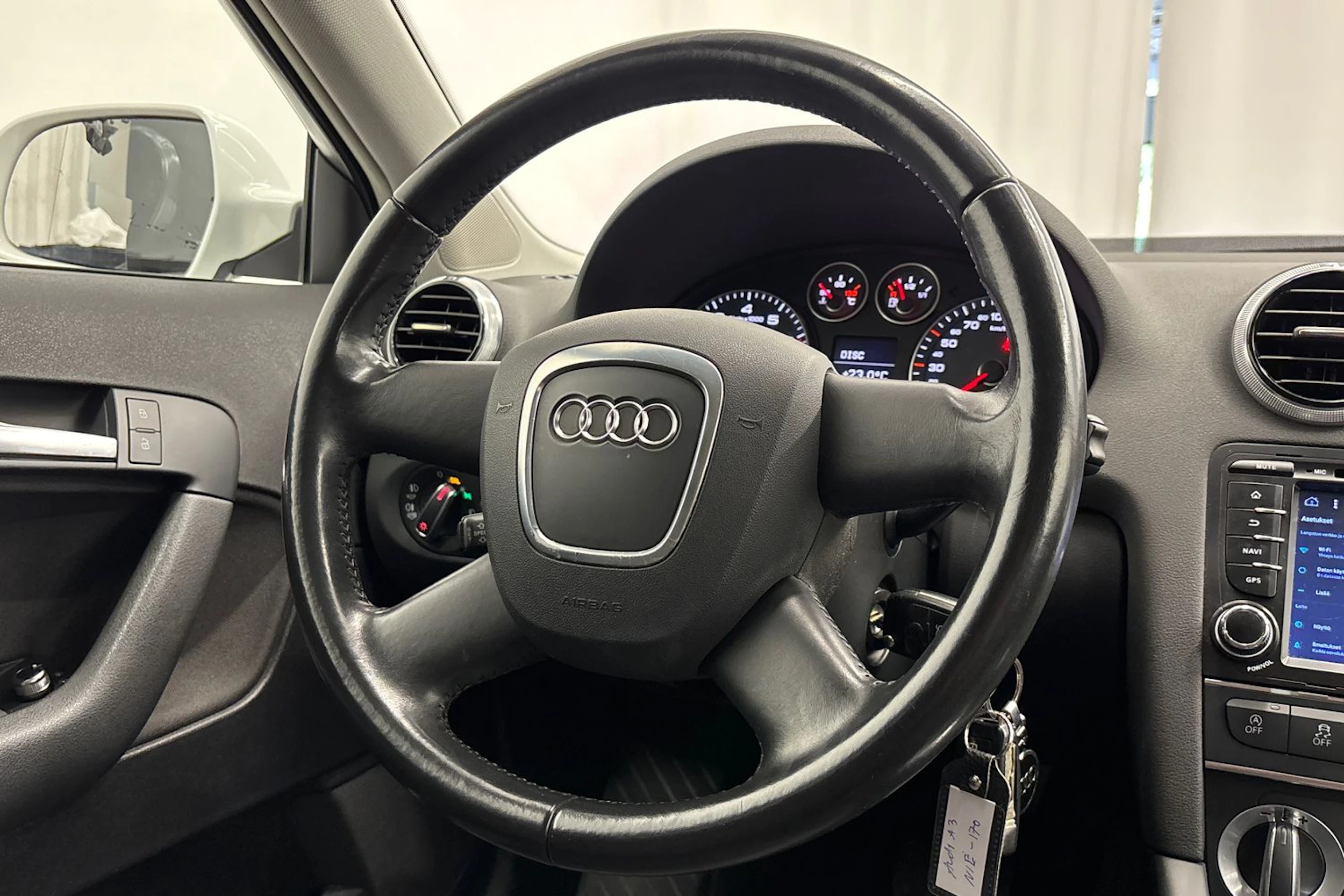 valkoinen Audi A3 2011 kuva 12.