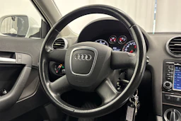 valkoinen Audi A3 2011 kuva 12.