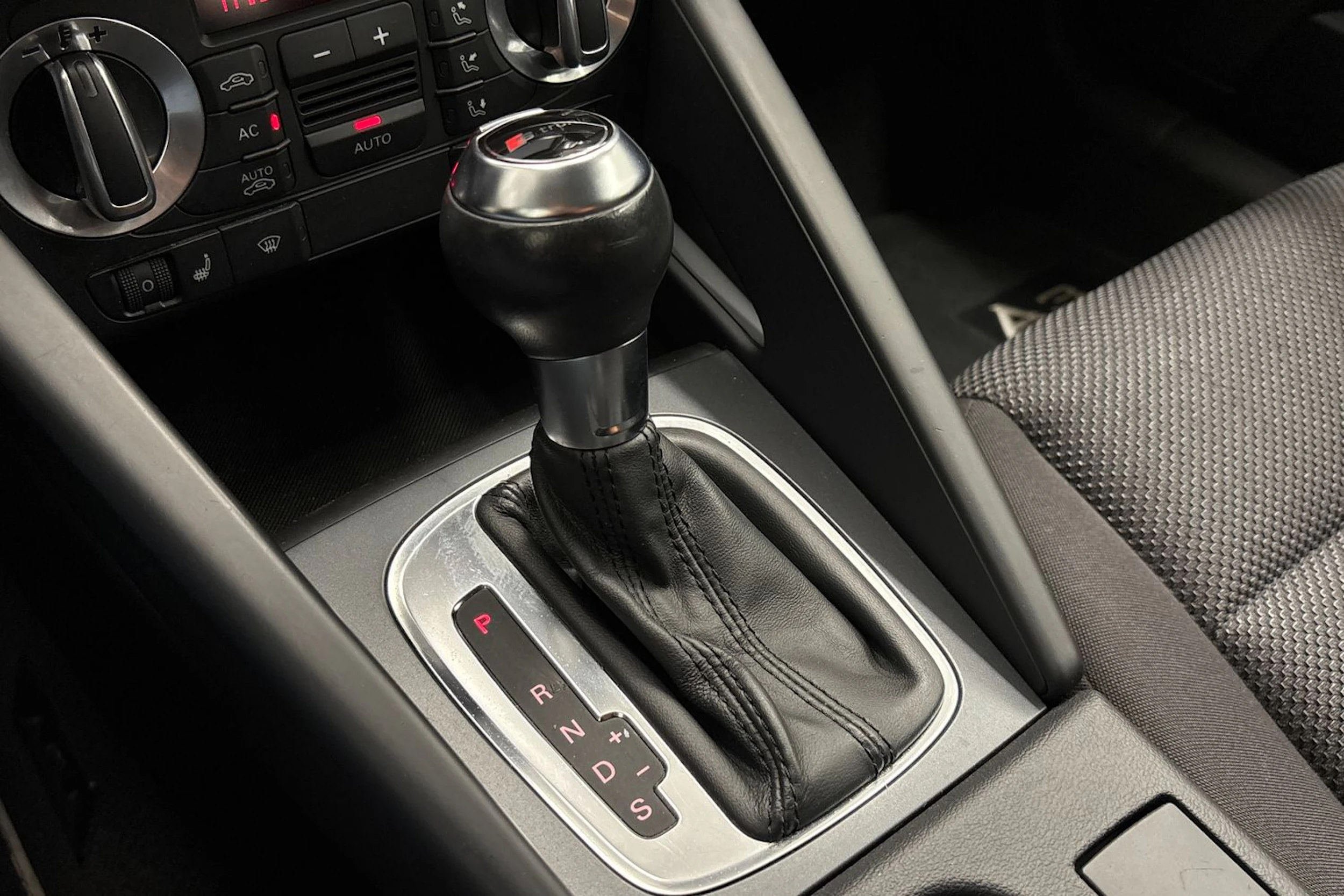 valkoinen Audi A3 2011 kuva 15.