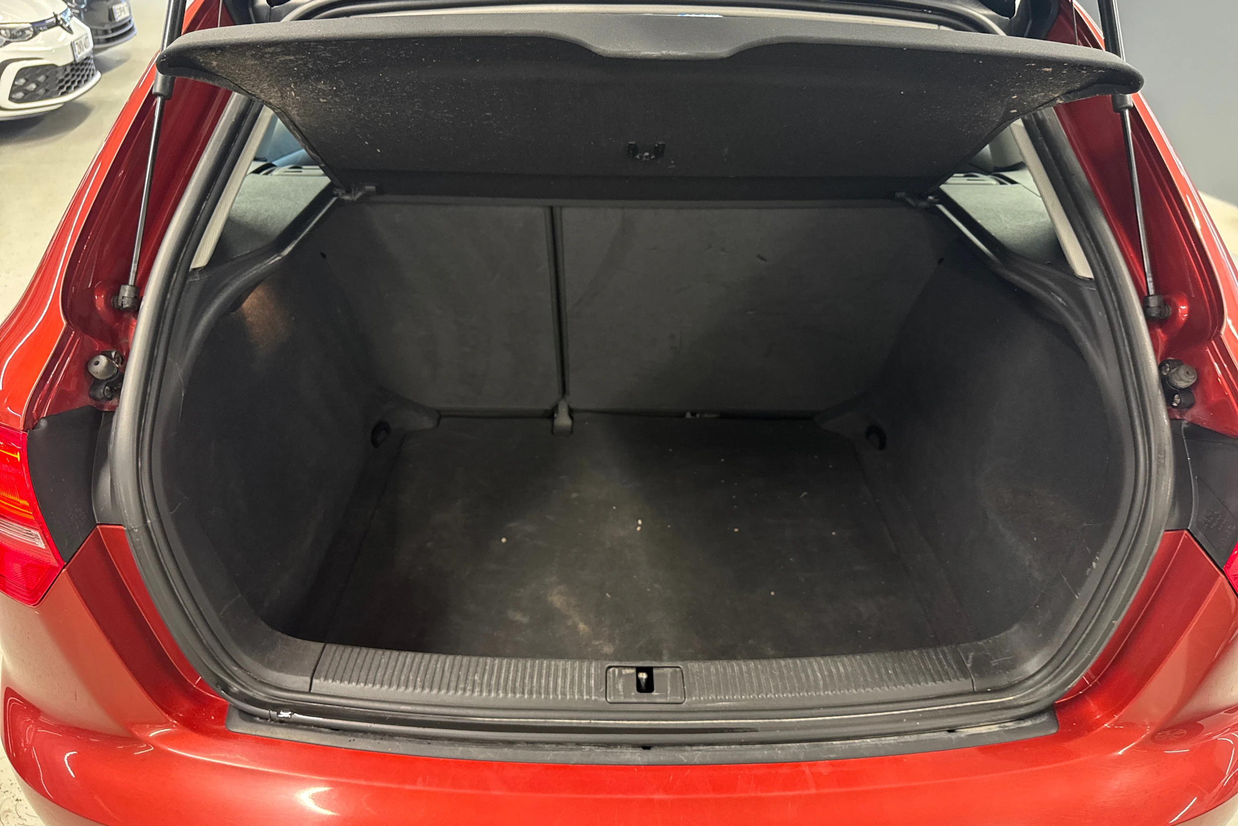 Punainen Audi A3 2012 kuva 11.