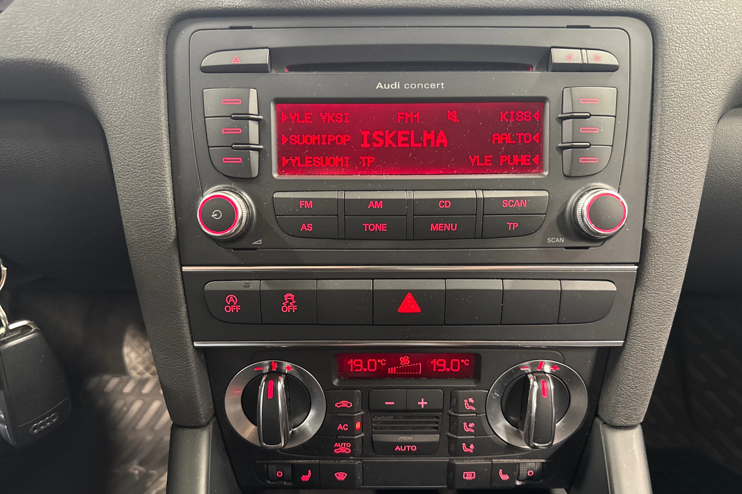 Punainen Audi A3 2012 kuva 14.