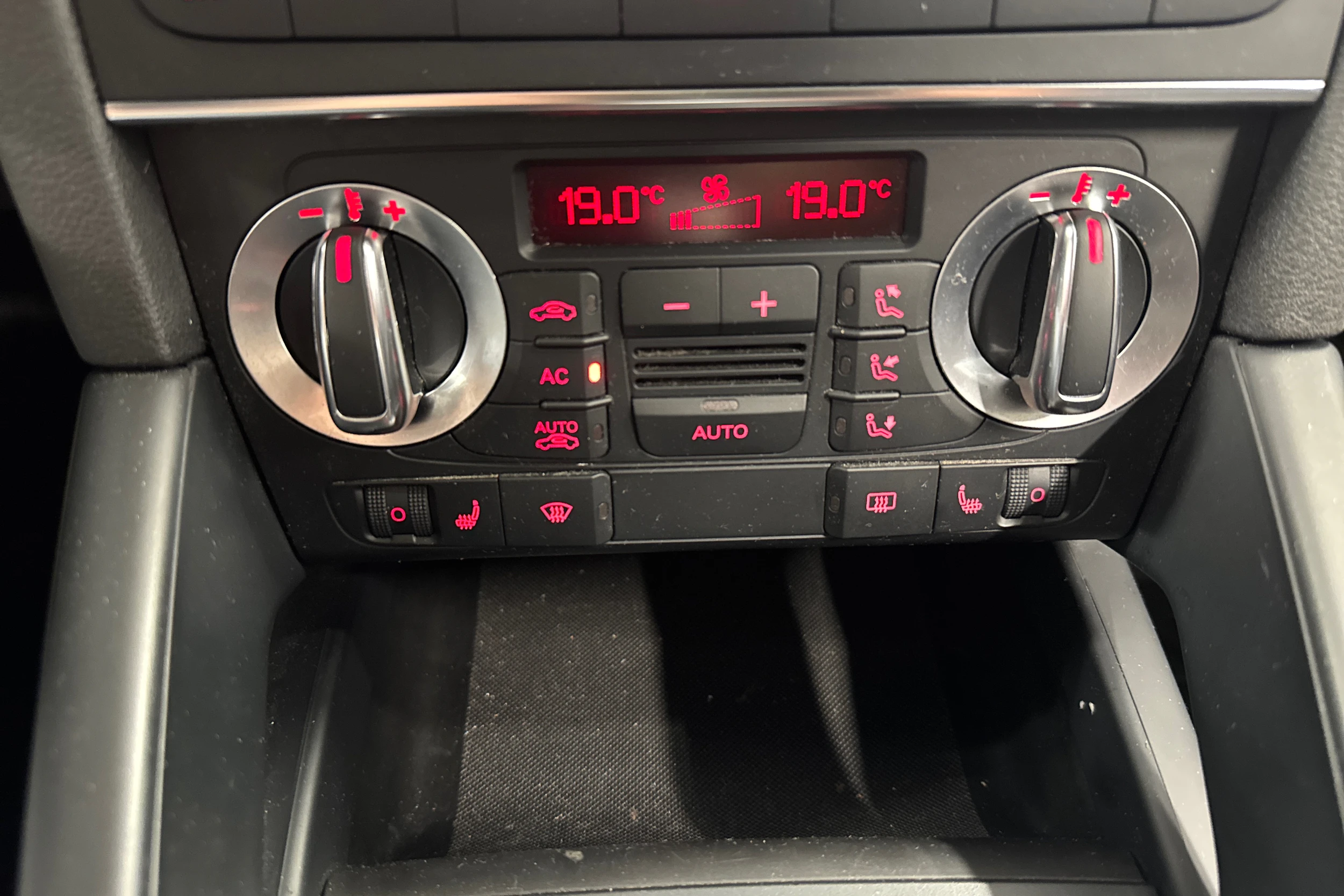 Punainen Audi A3 2012 kuva 15.