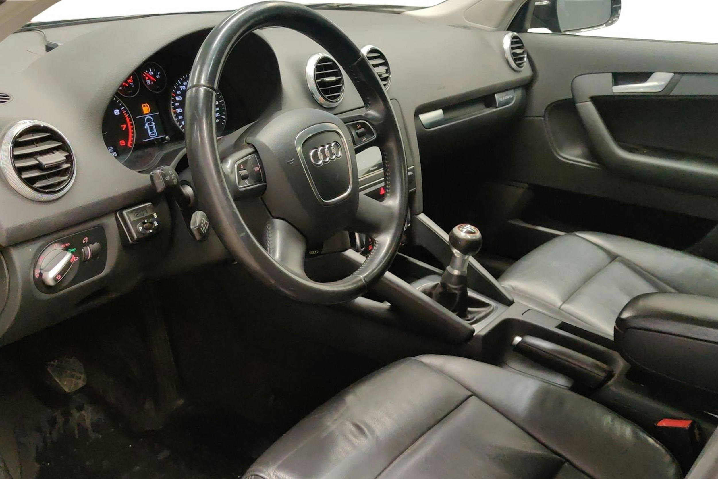 Harmaa Audi A3 2012 kuva 7.