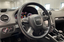 Harmaa Audi A3 2012 kuva 22.