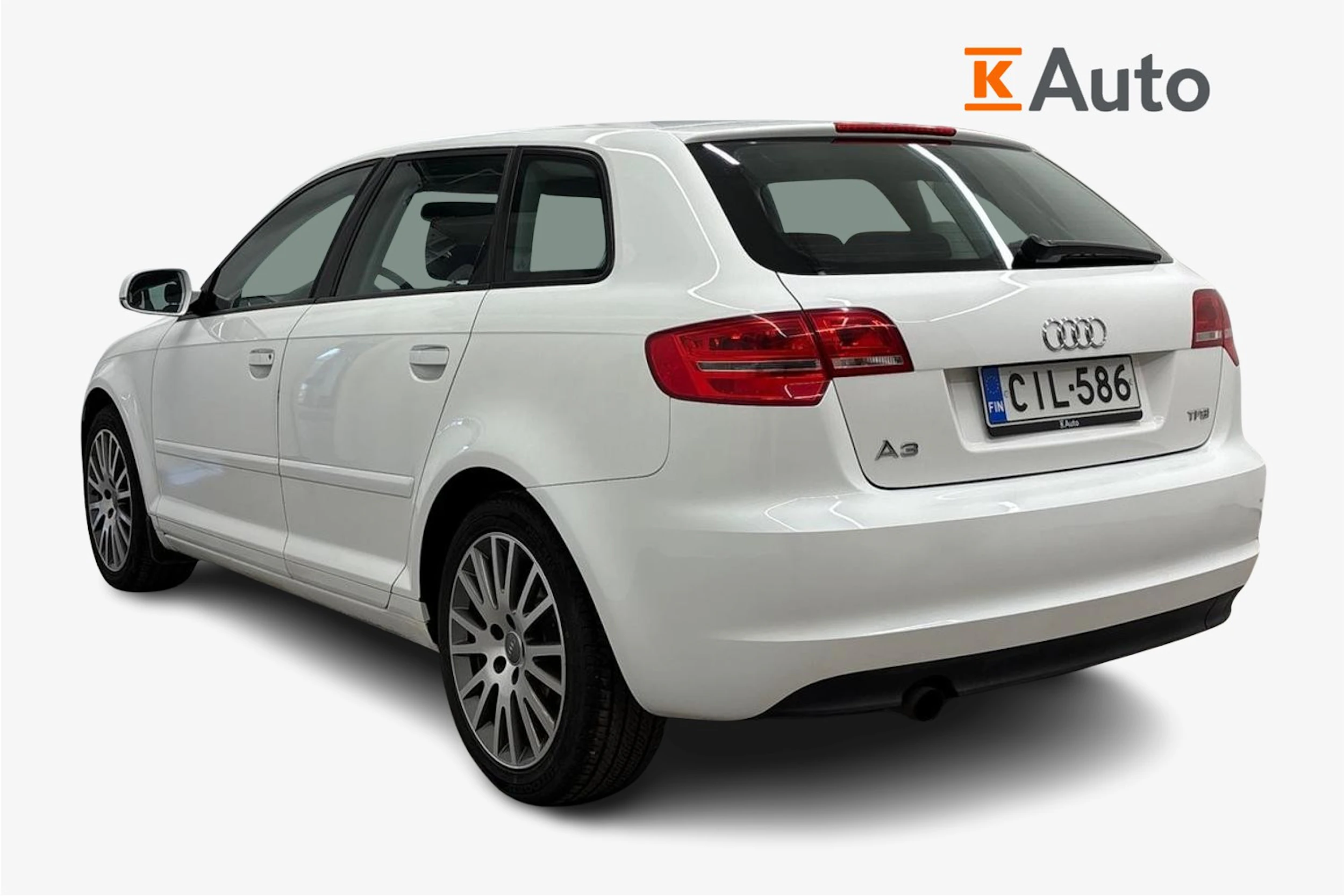 valkoinen Audi A3 2012 kuva 6.