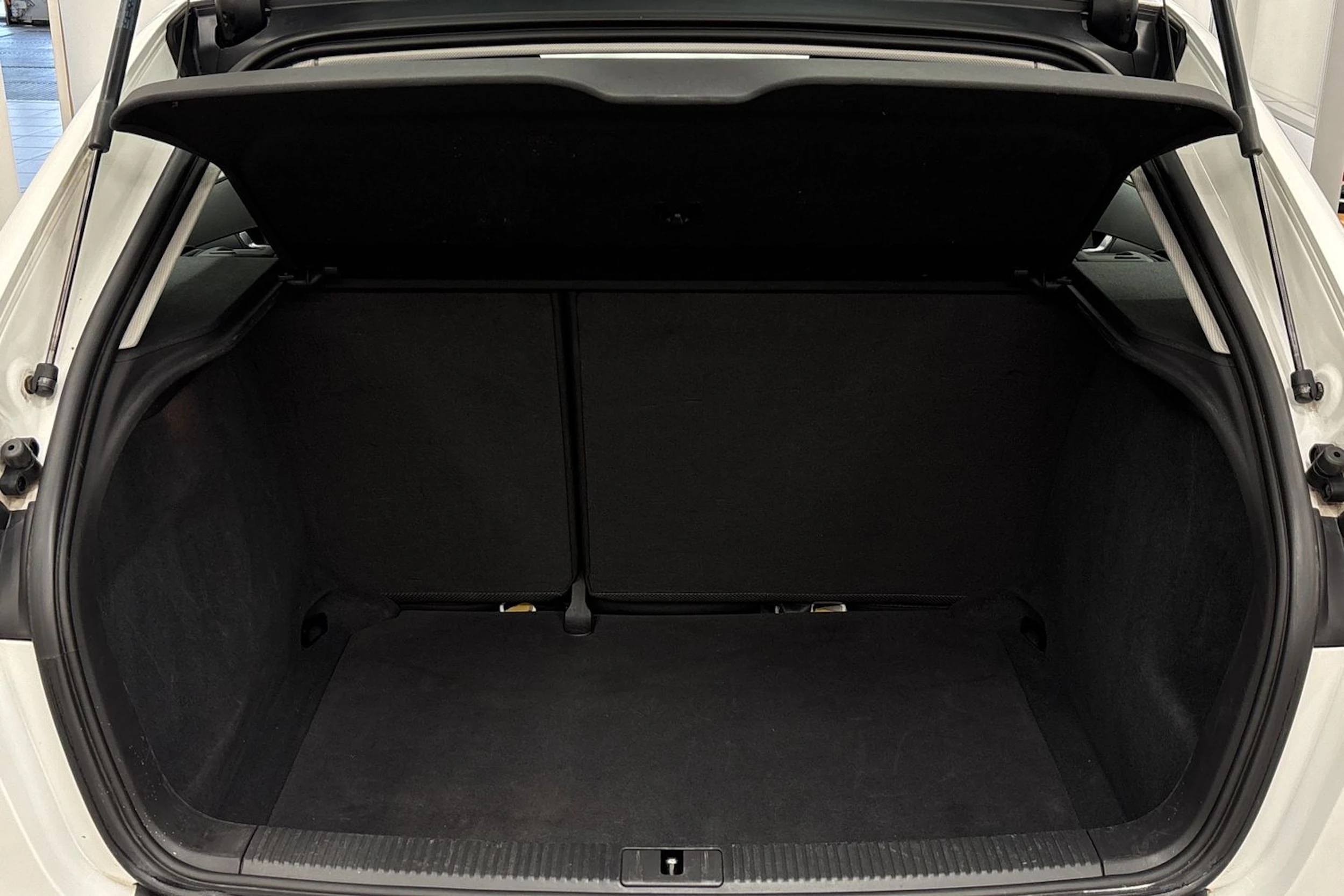 valkoinen Audi A3 2012 kuva 24.