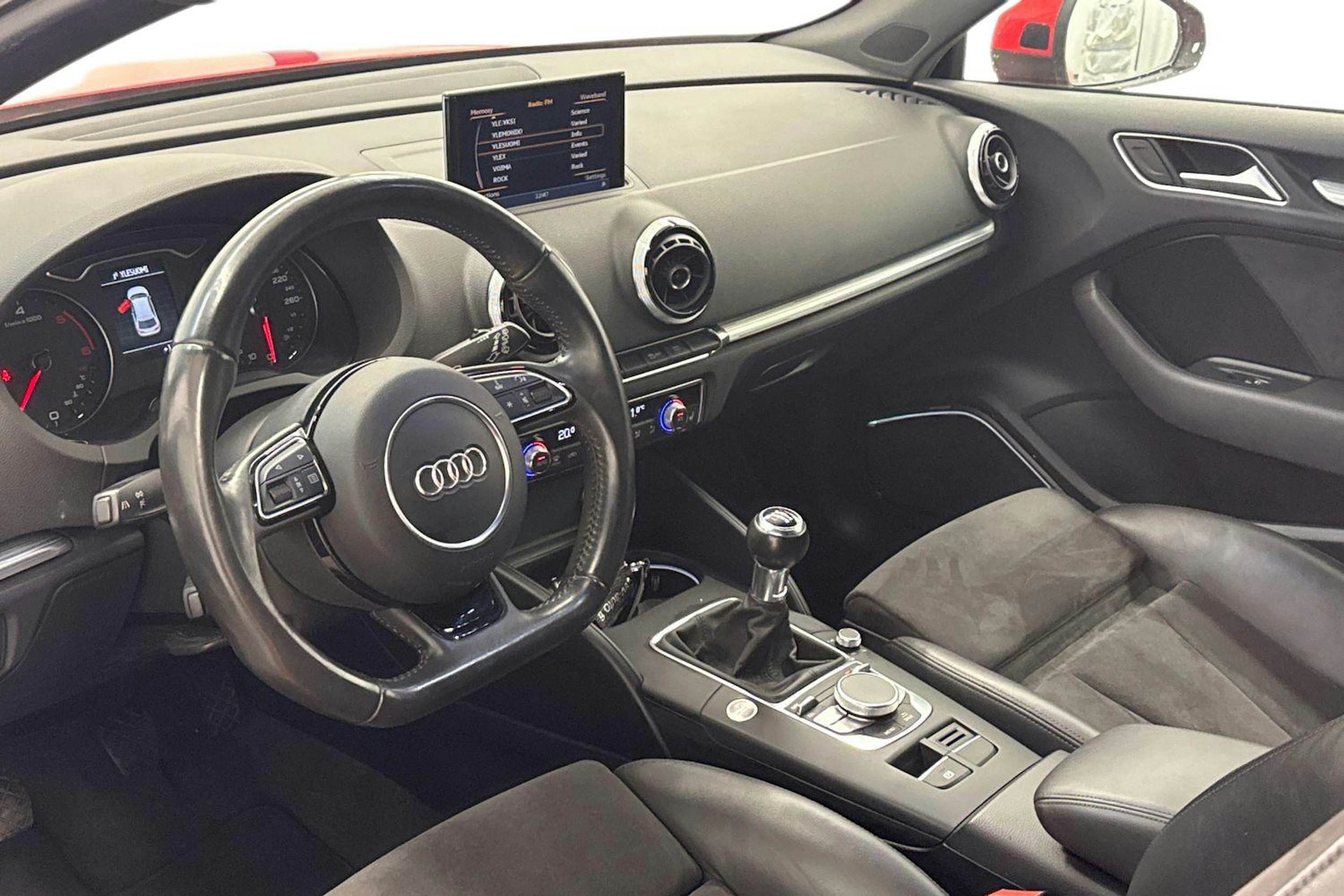 punainen Audi A3 2012 kuva 6.