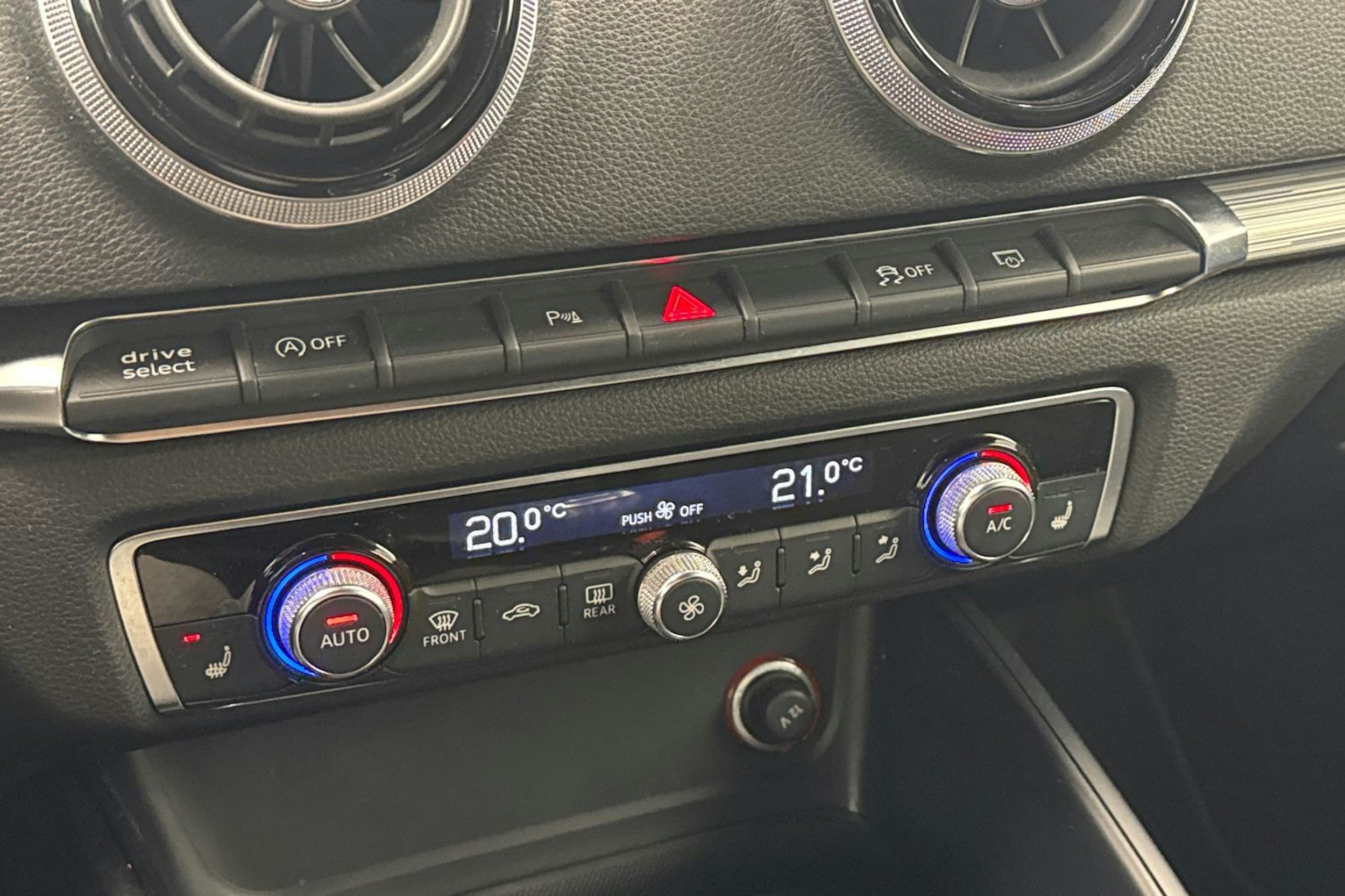 punainen Audi A3 2012 kuva 16.