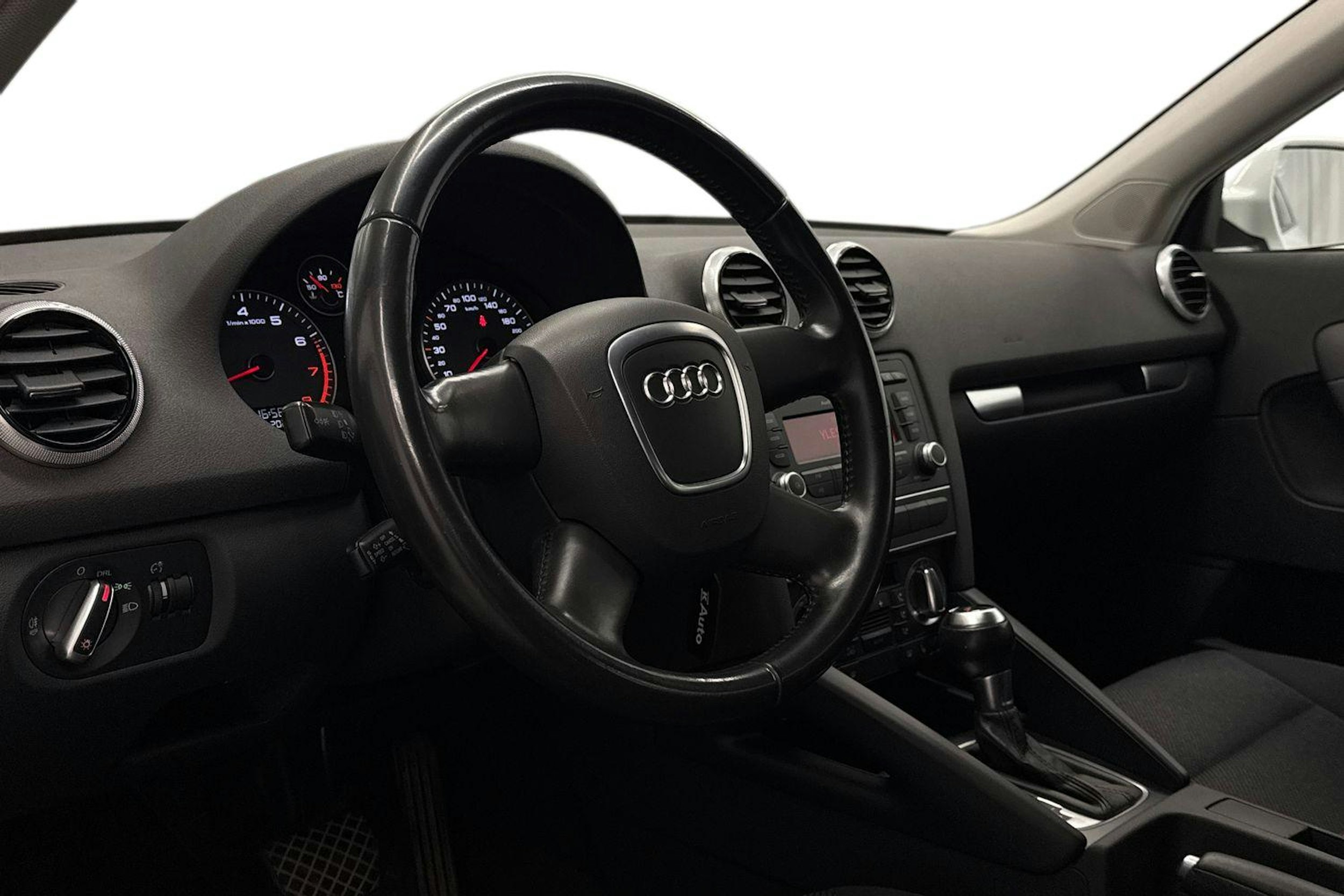 valkoinen Audi A3 2012 kuva 7.