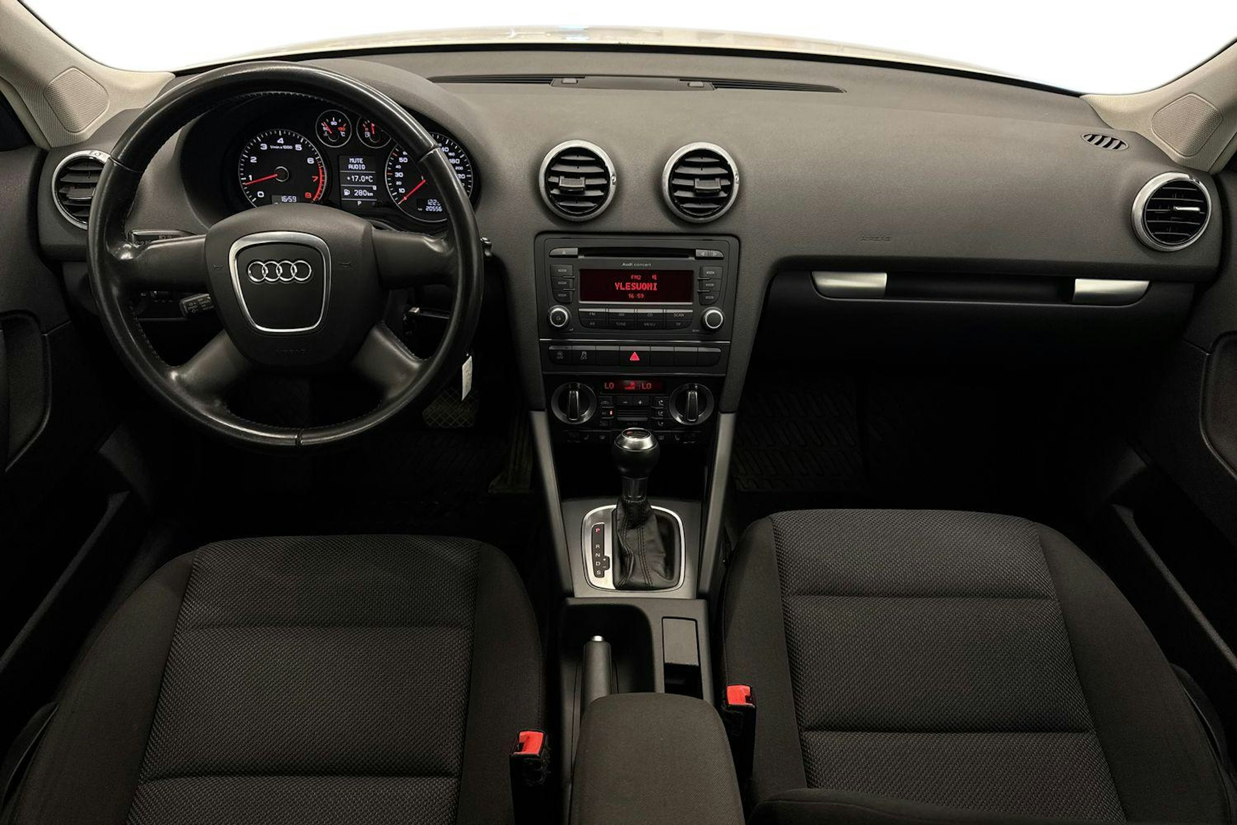valkoinen Audi A3 2012 kuva 9.