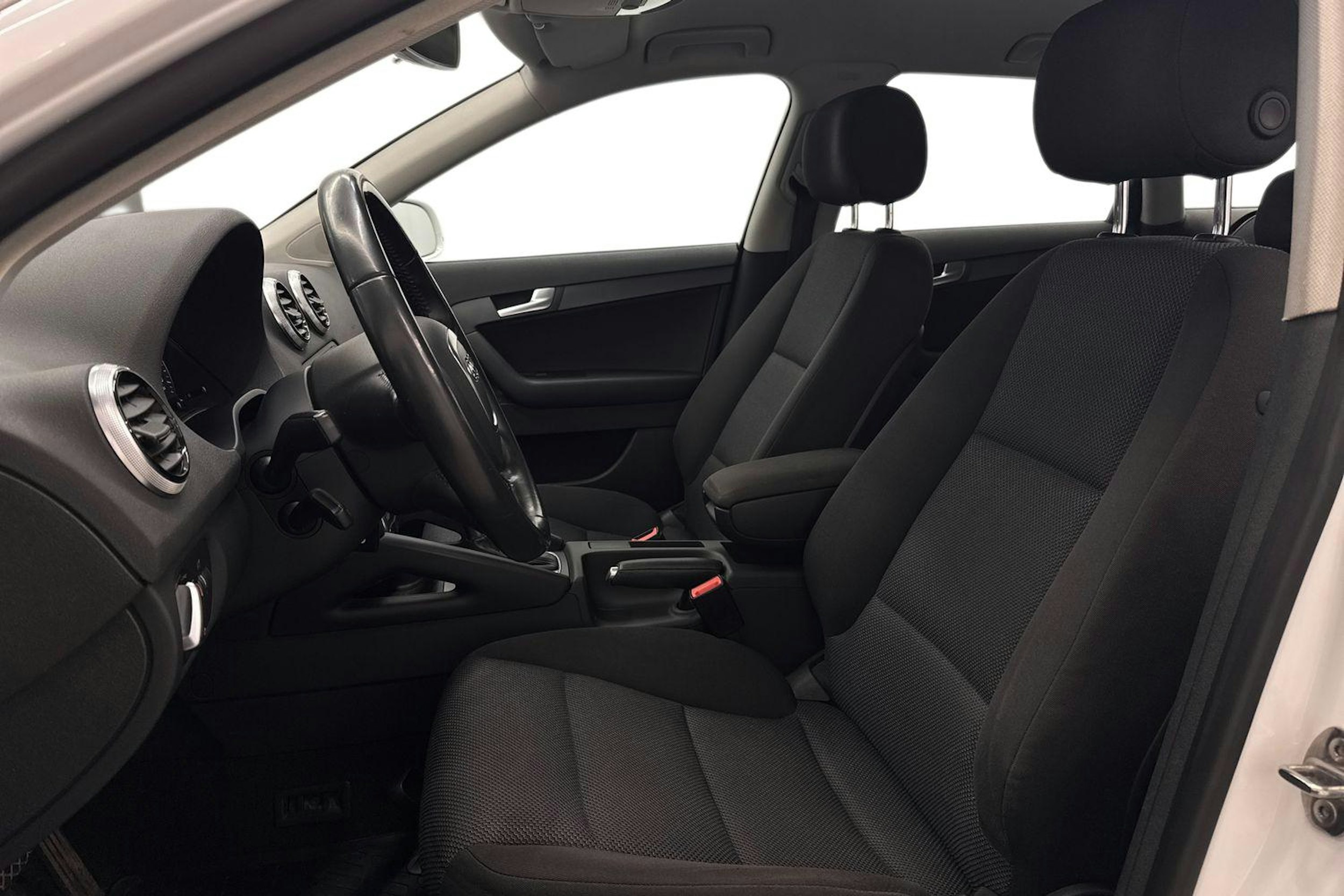 valkoinen Audi A3 2012 kuva 11.