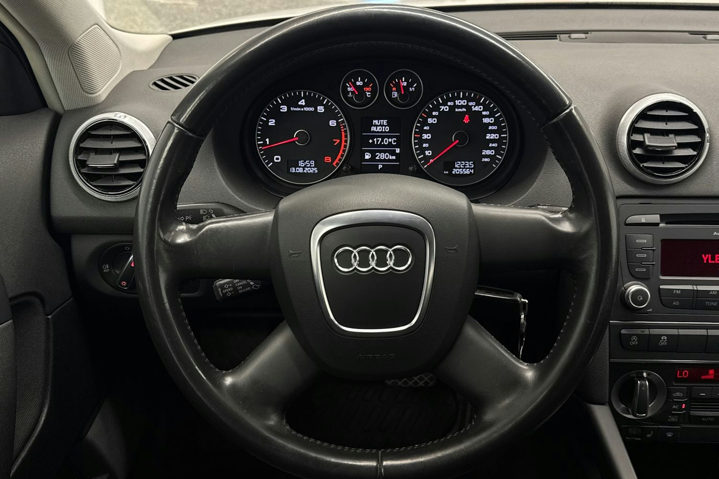 valkoinen Audi A3 2012 kuva 14.