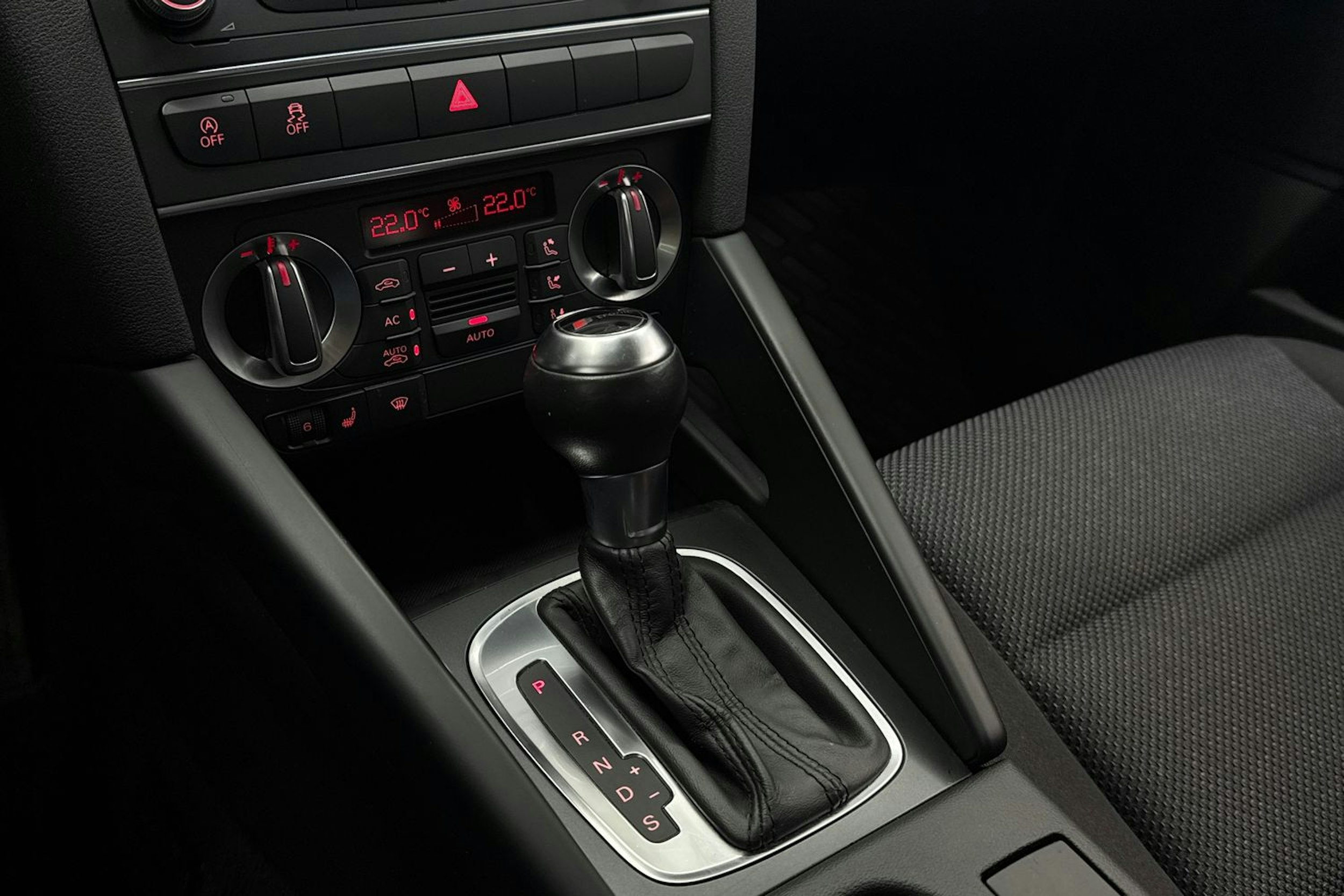 valkoinen Audi A3 2012 kuva 19.