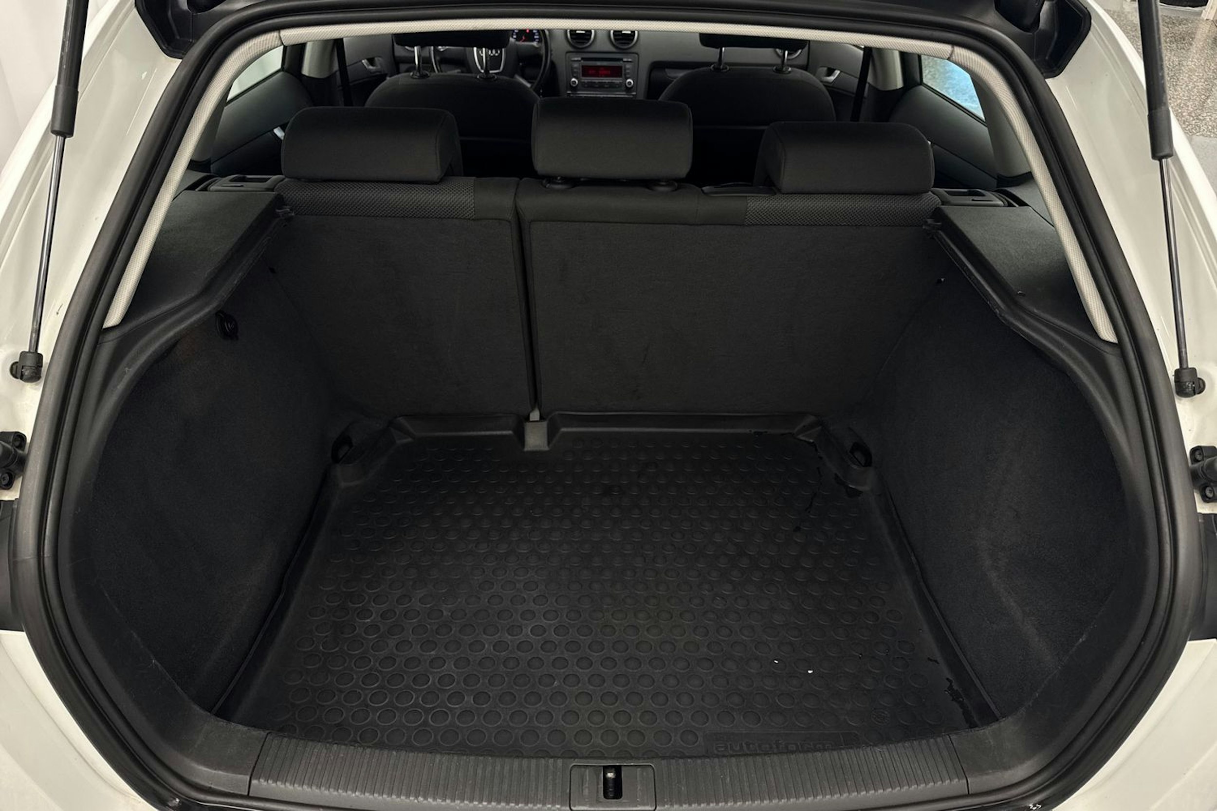 valkoinen Audi A3 2012 kuva 28.