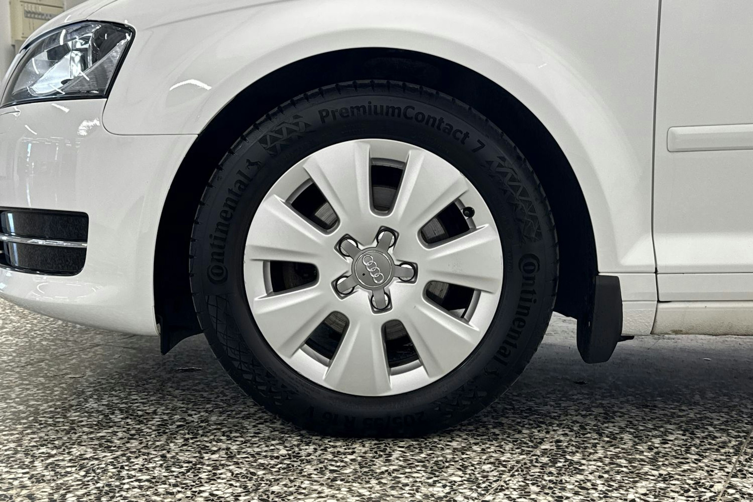 valkoinen Audi A3 2012 kuva 29.