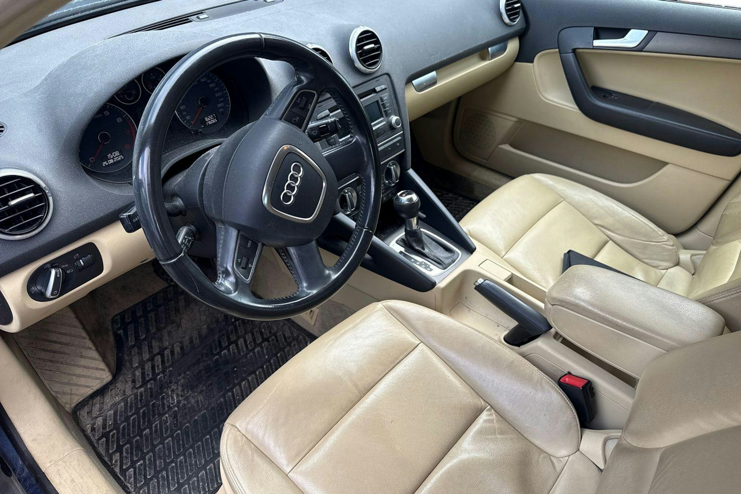 sininen Audi A3 2012 kuva 3.