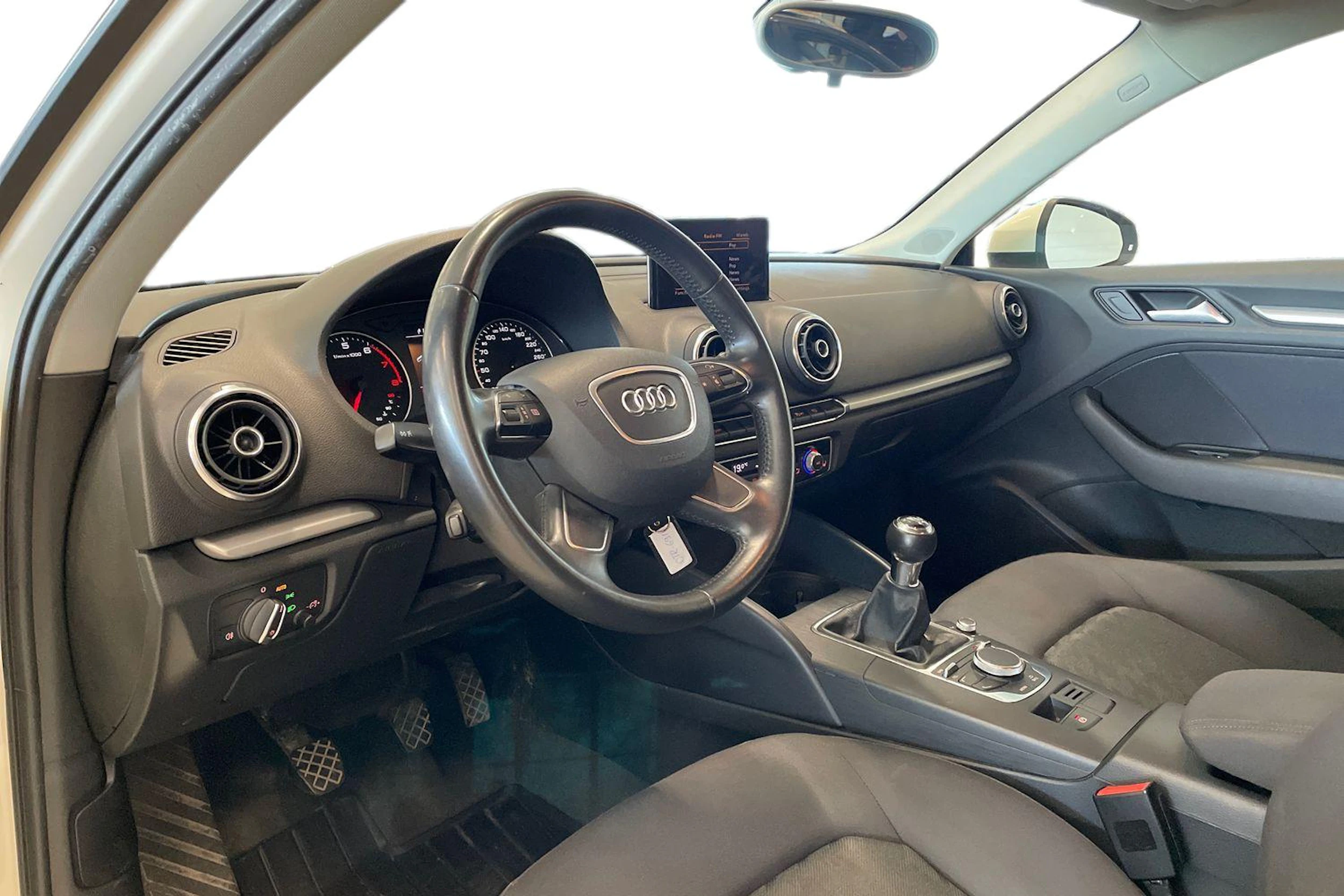valkoinen Audi A3 2013 kuva 8.